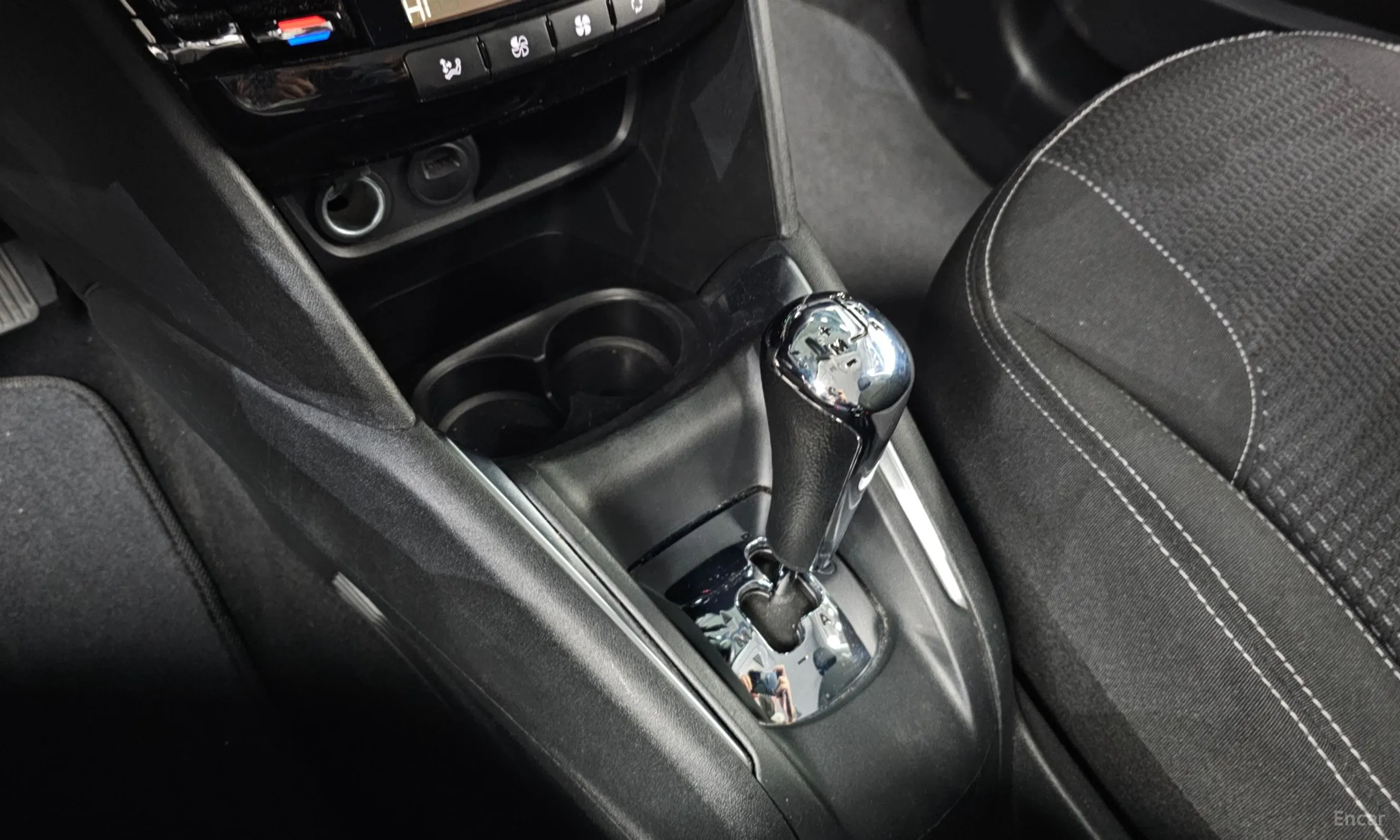 Peugeot 208 превью 9