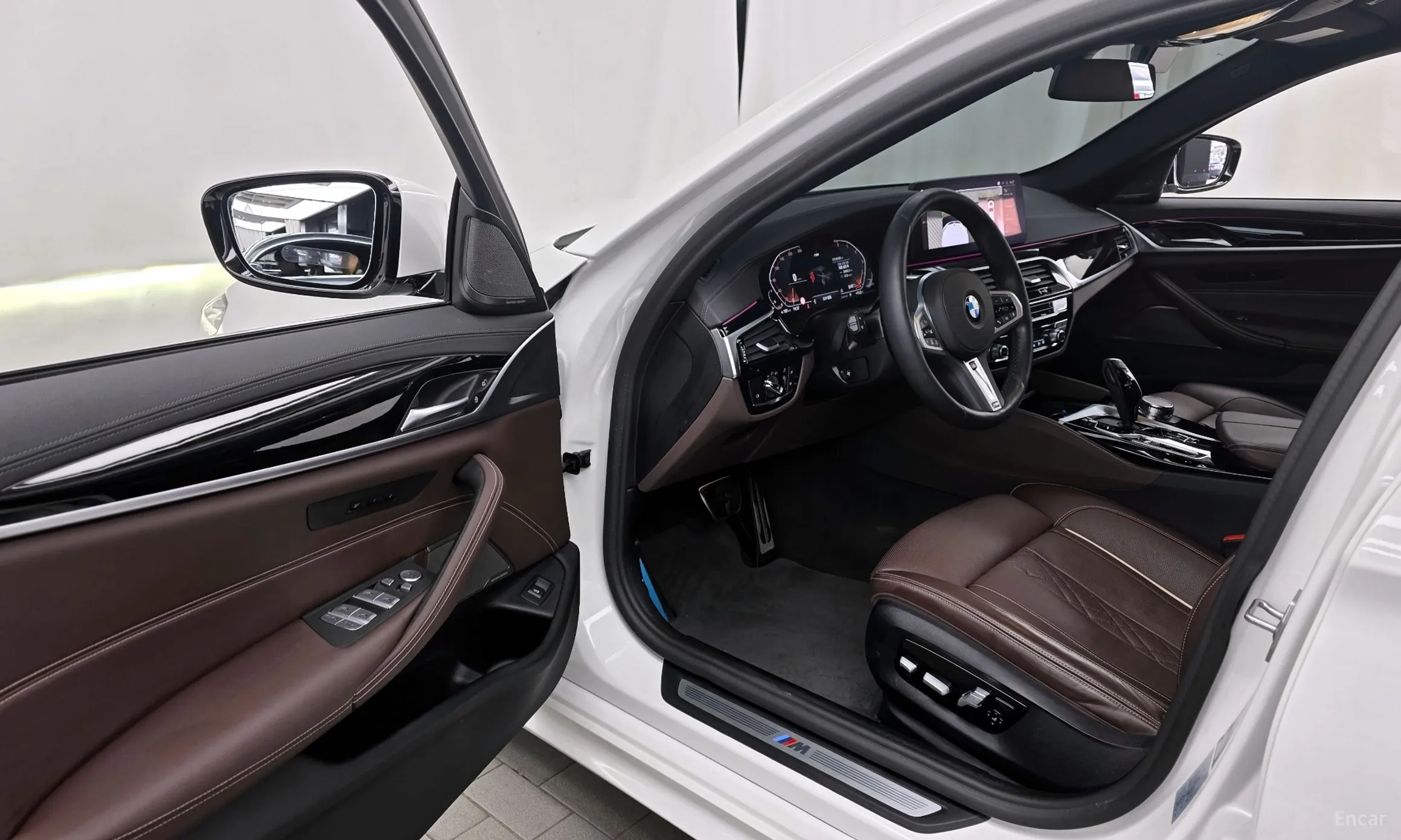 BMW 5 Series (G30) превью 10