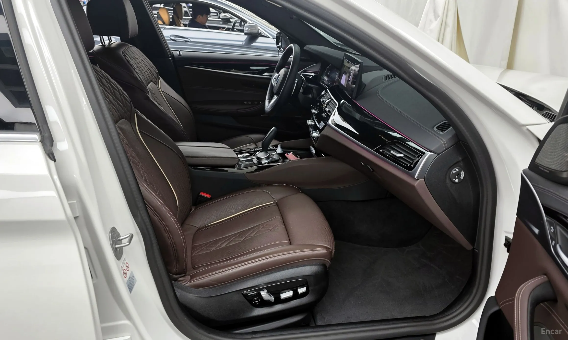 BMW 5 Series (G30) превью 11