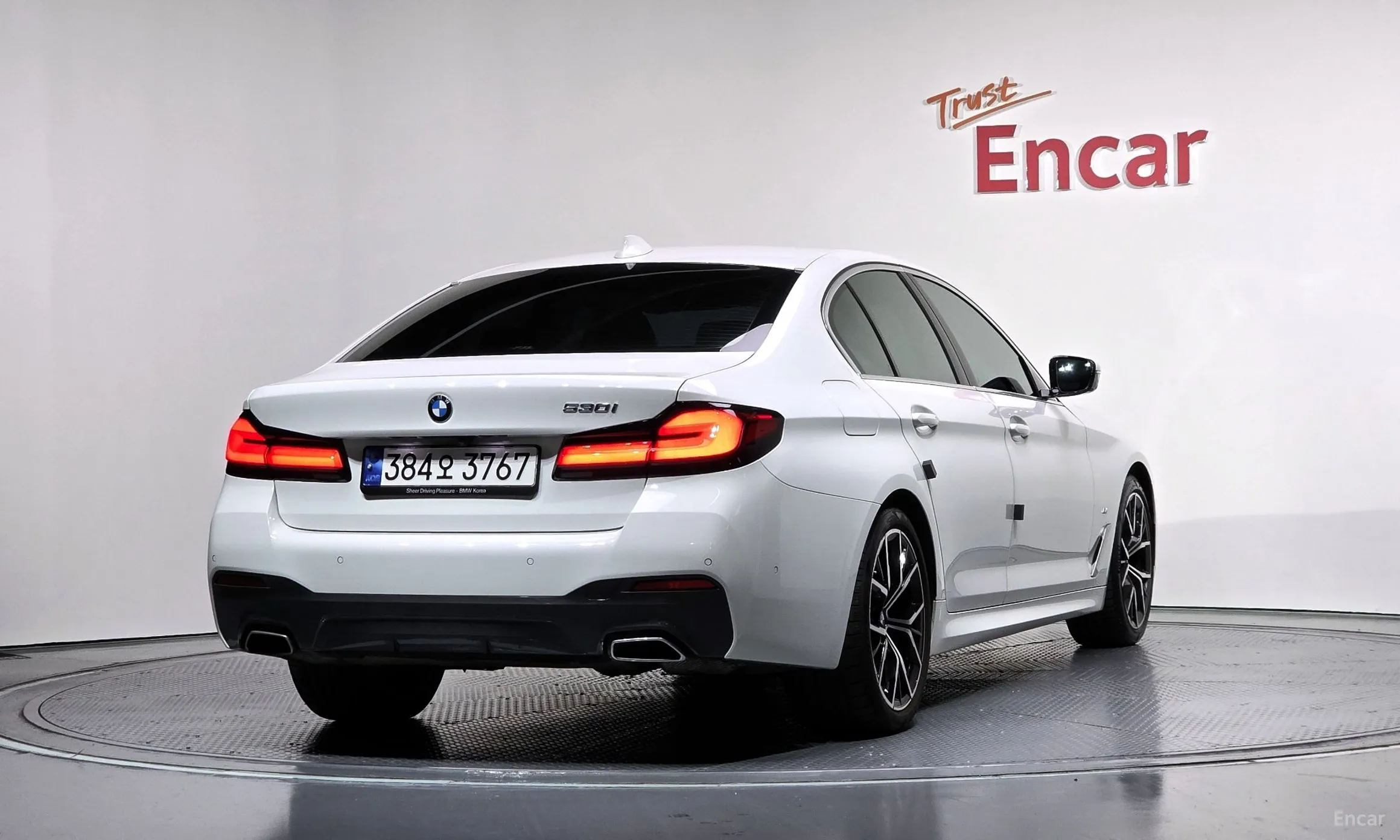 BMW 5 Series (G30) превью 2