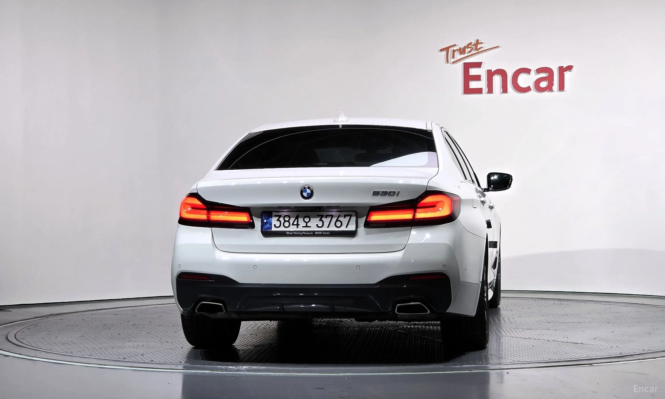 BMW 5 Series (G30) превью 4
