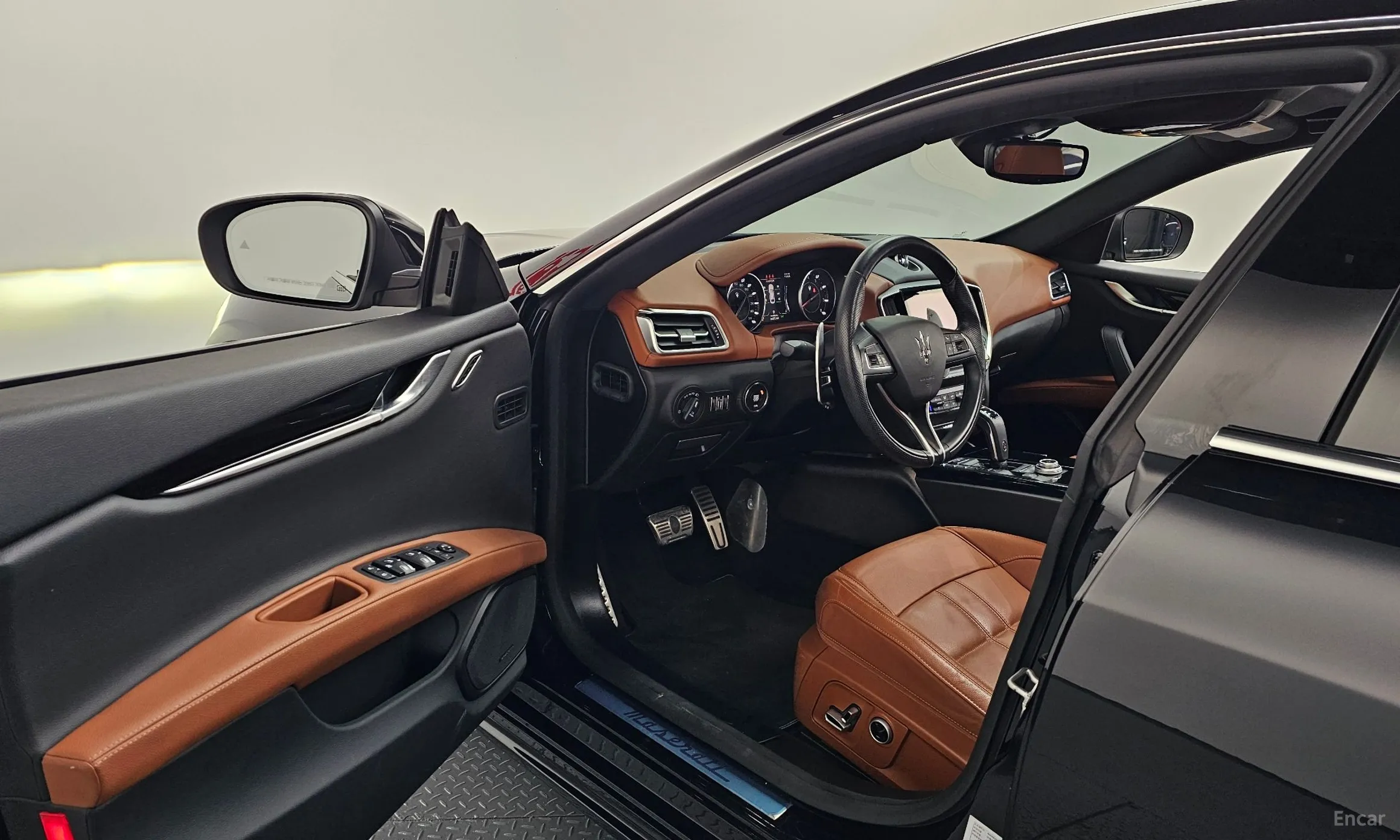 Maserati Ghibli превью 10