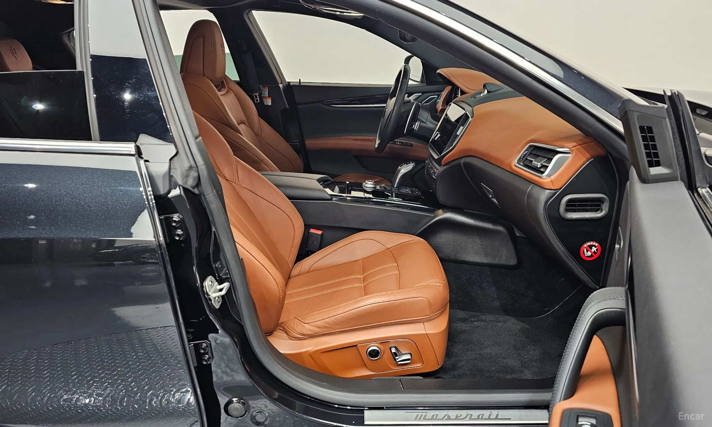Maserati Ghibli превью 11