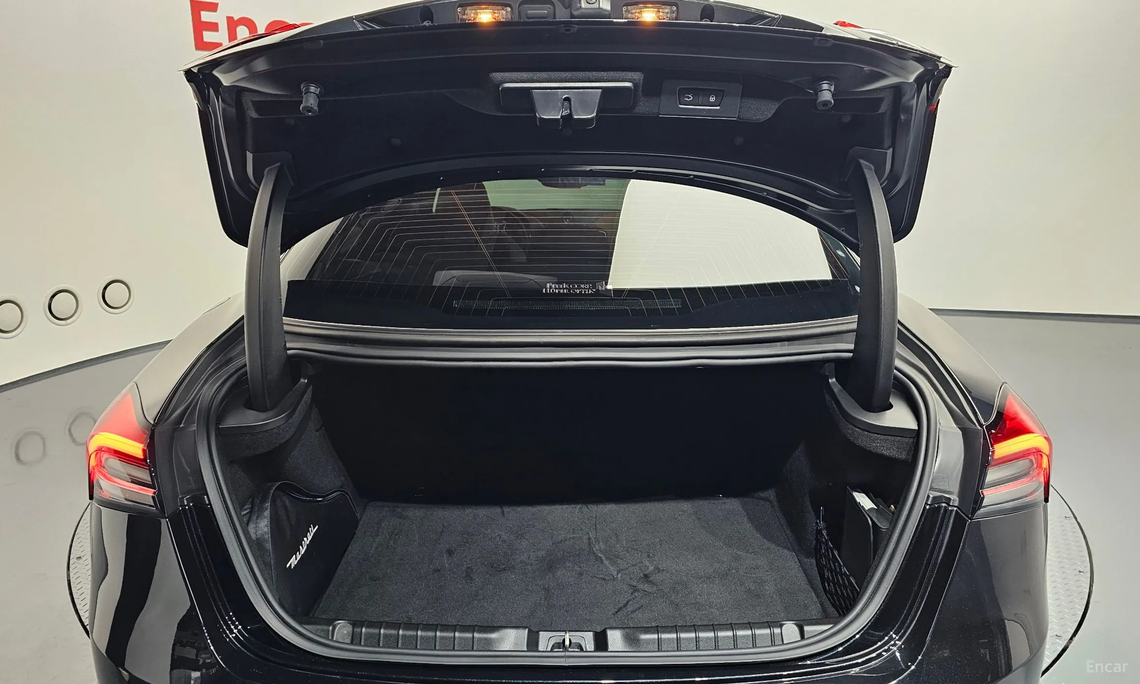 Maserati Ghibli превью 20