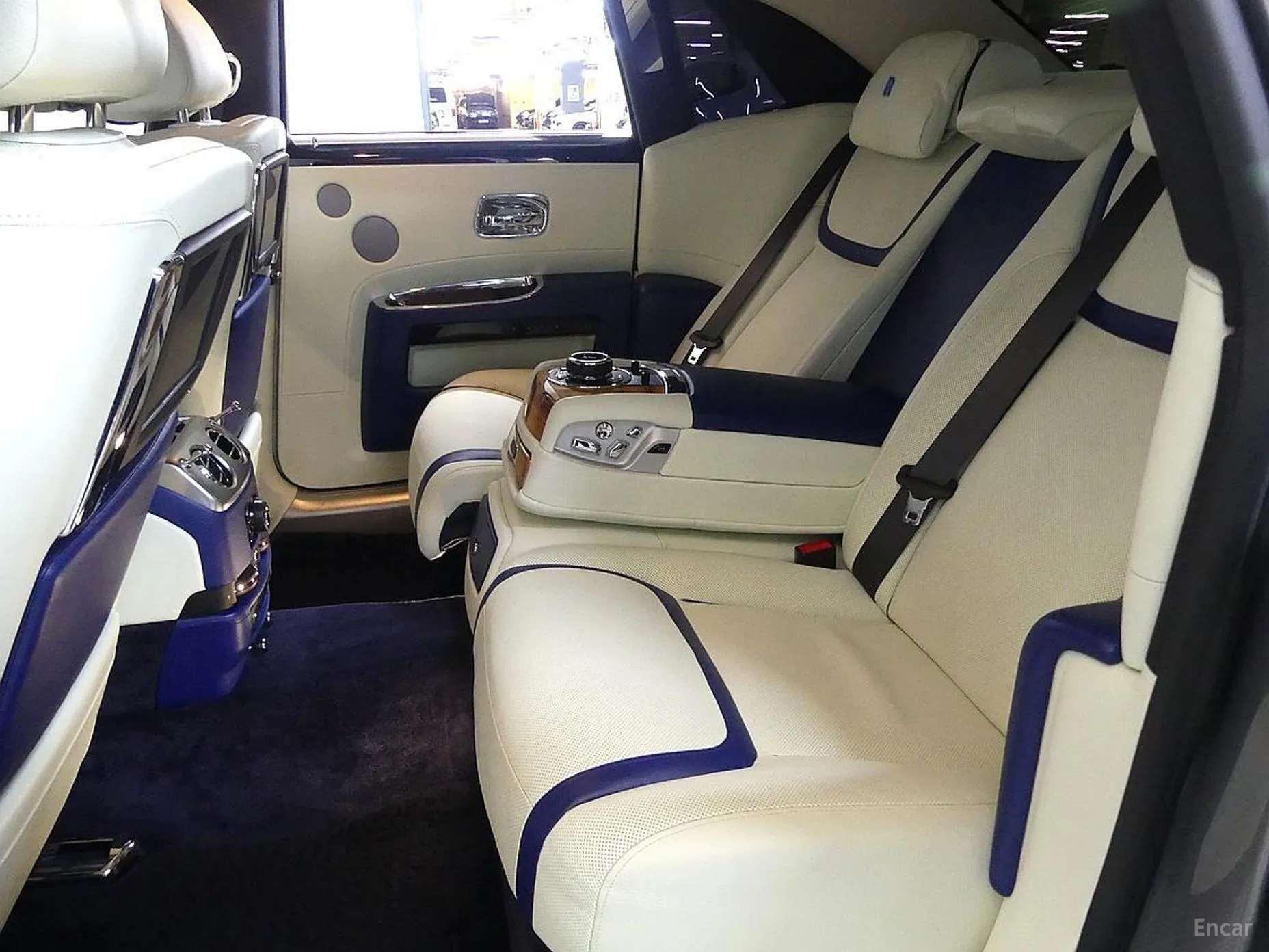 Rolls-Royce Ghost превью 16