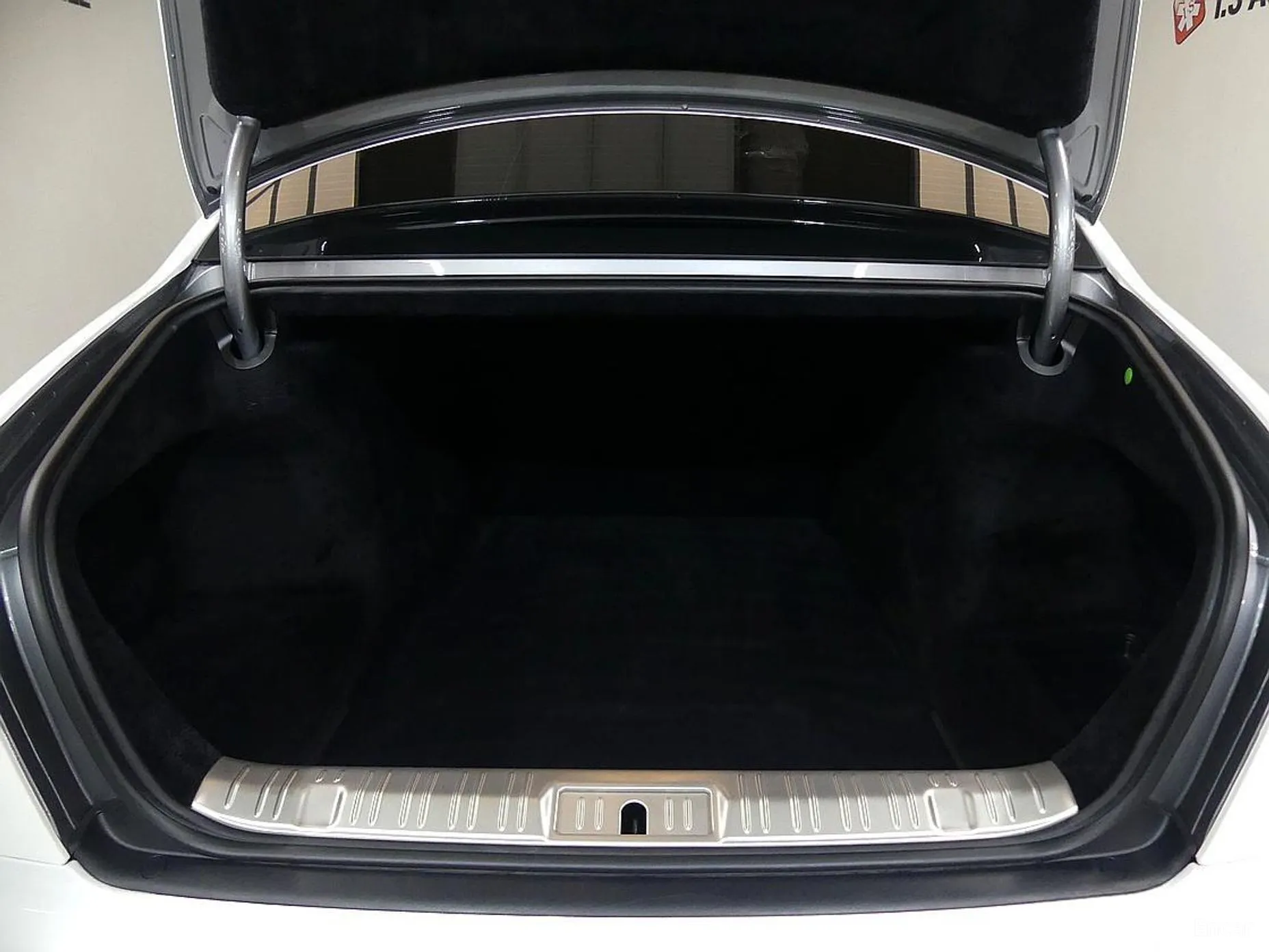 Rolls-Royce Ghost превью 9