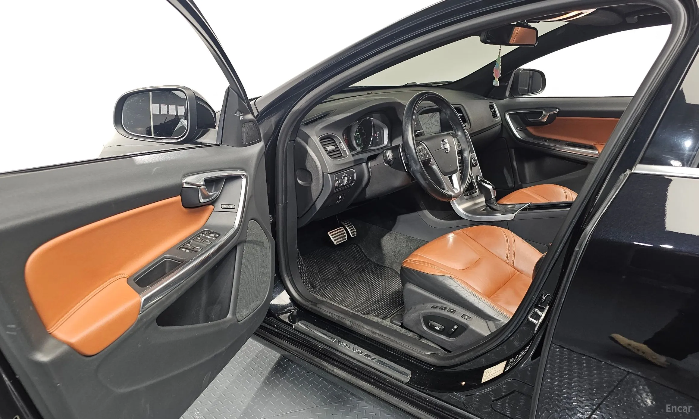 Volvo S60 превью 10