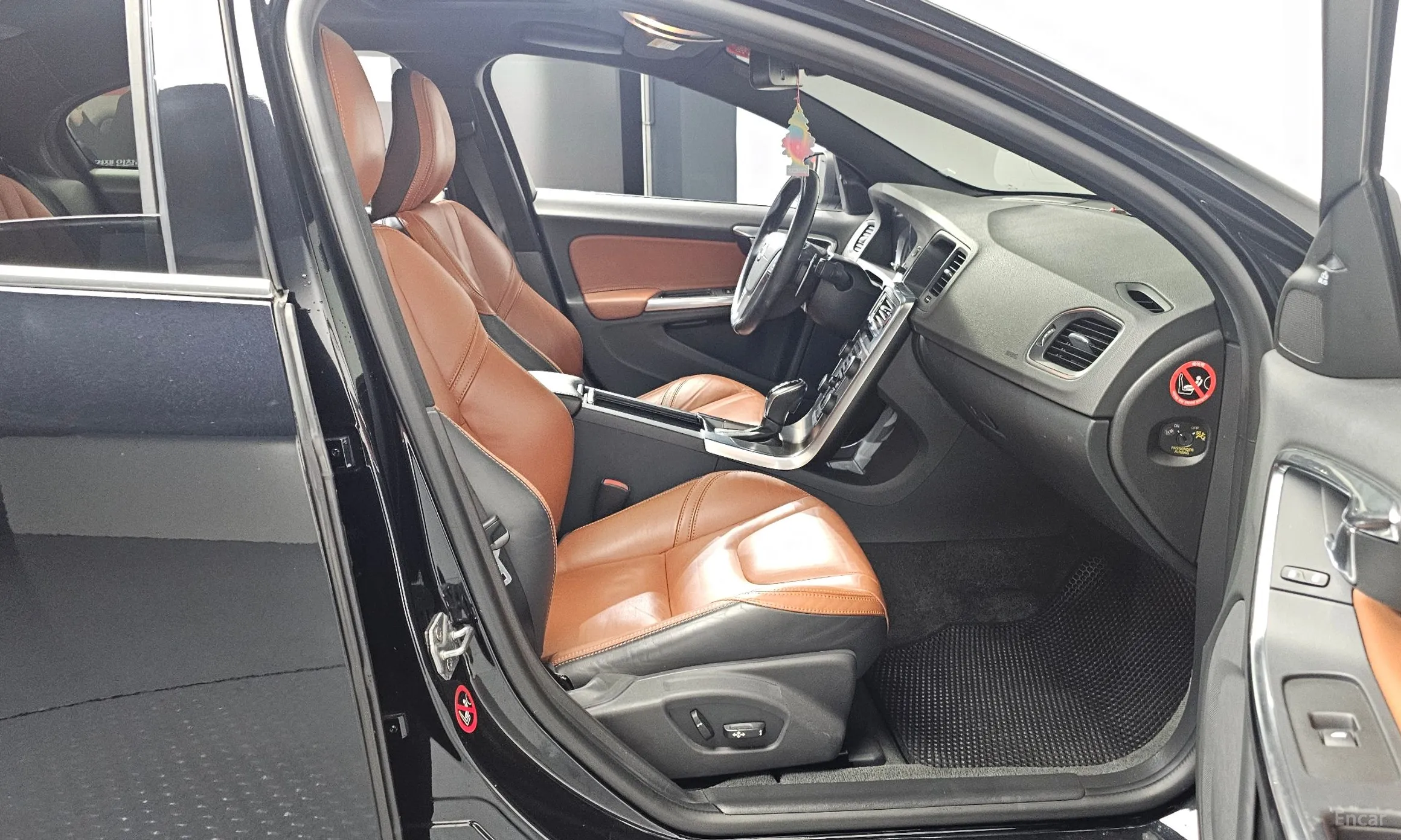 Volvo S60 превью 11