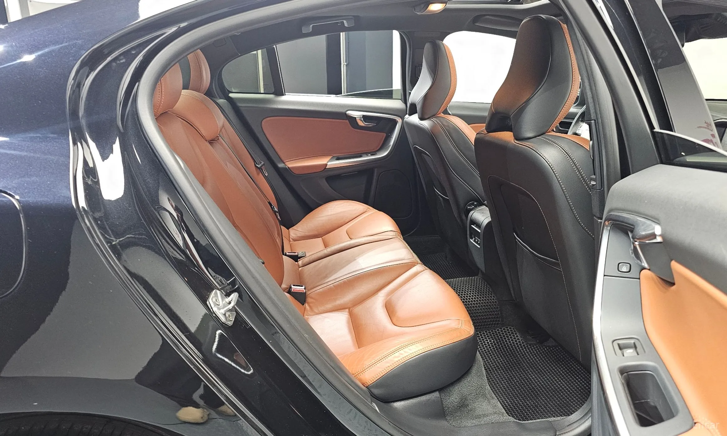 Volvo S60 превью 12