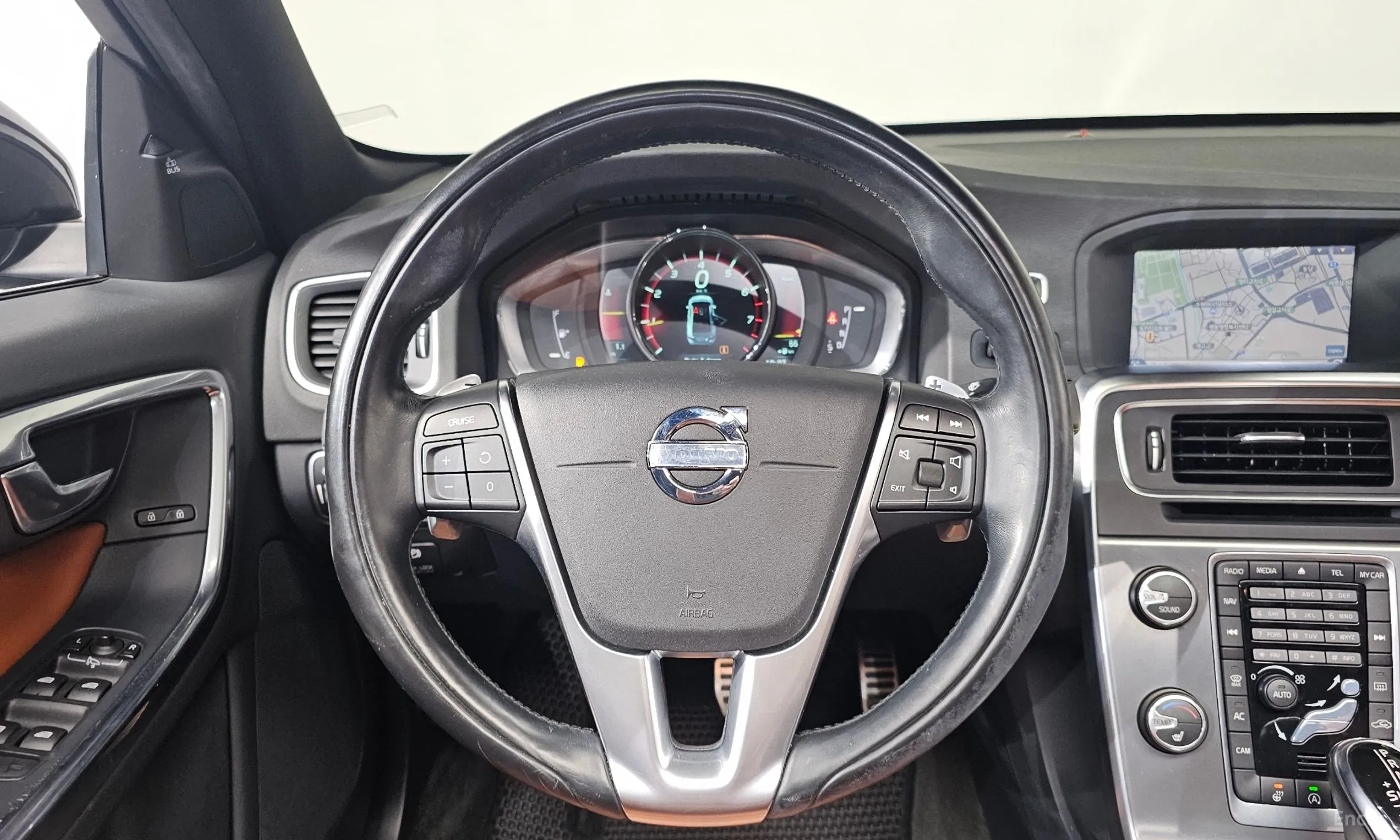 Volvo S60 превью 13