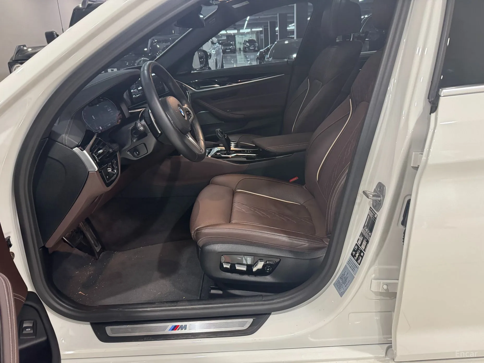 BMW 5 Series (G30) превью 10