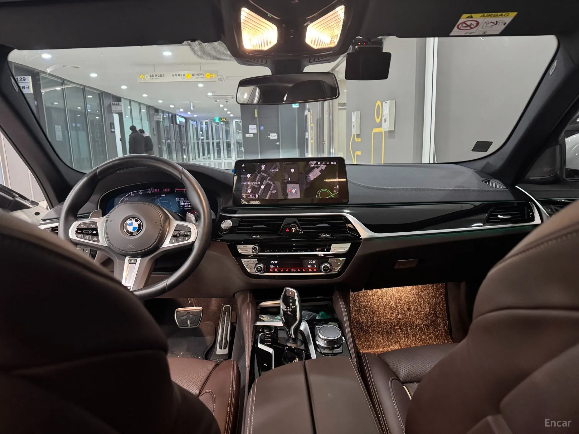 BMW 5 Series (G30) превью 11
