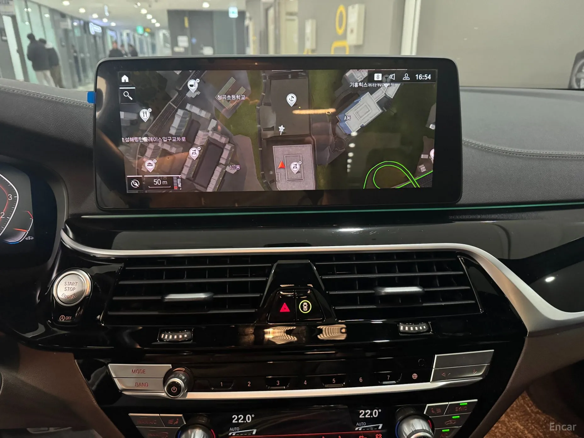 BMW 5 Series (G30) превью 12