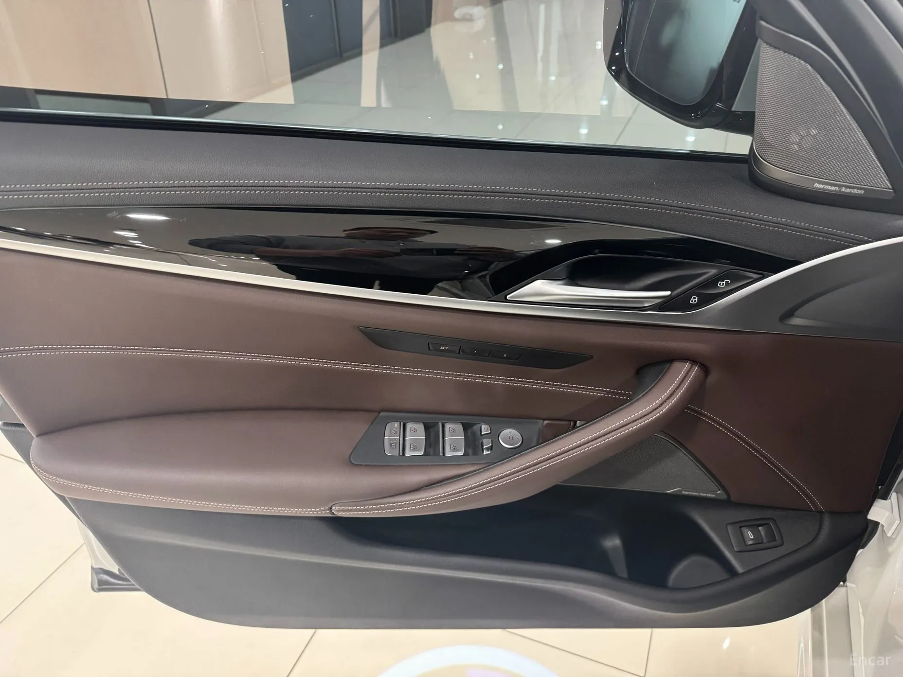 BMW 5 Series (G30) превью 13