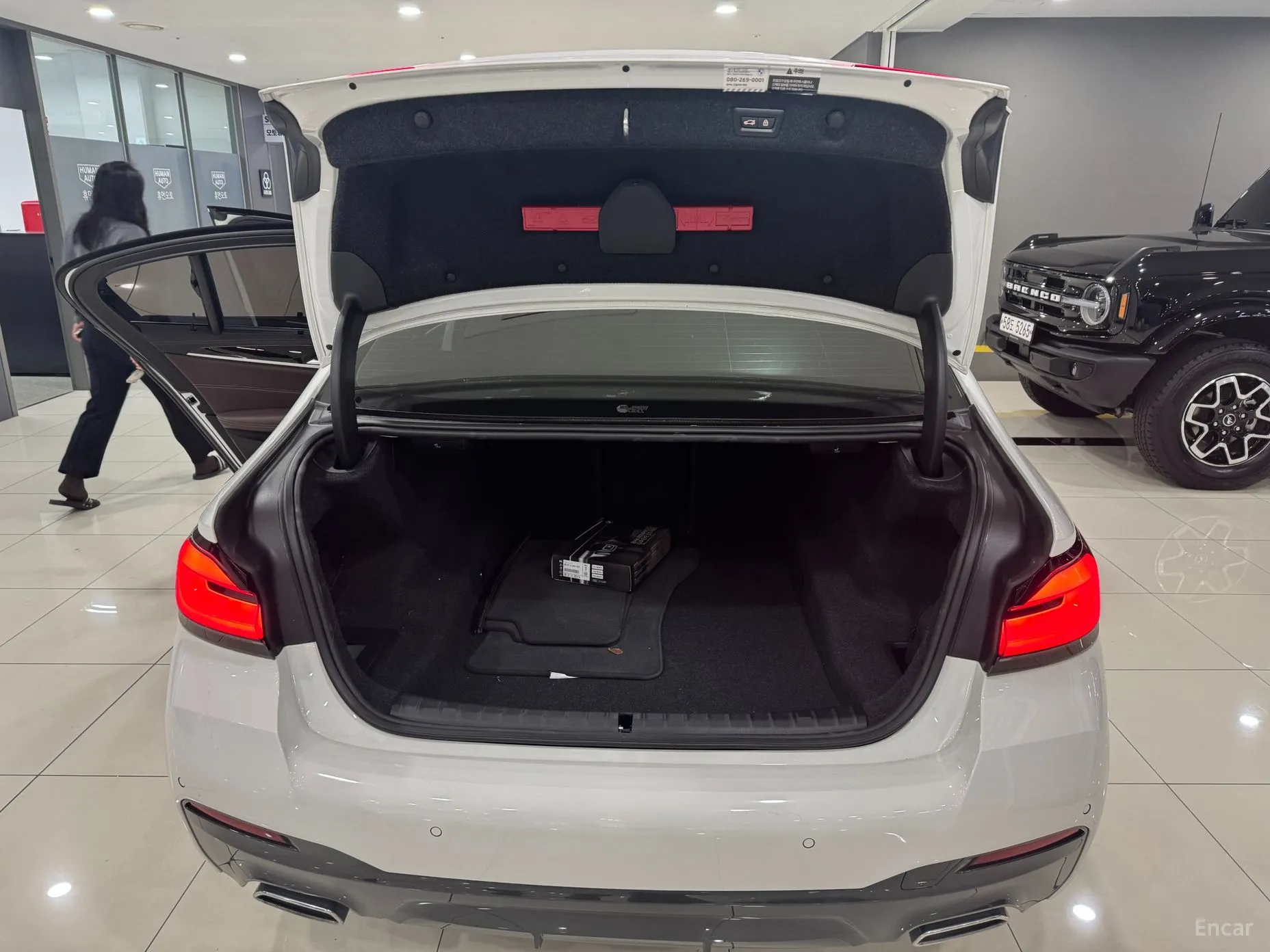 BMW 5 Series (G30) превью 15