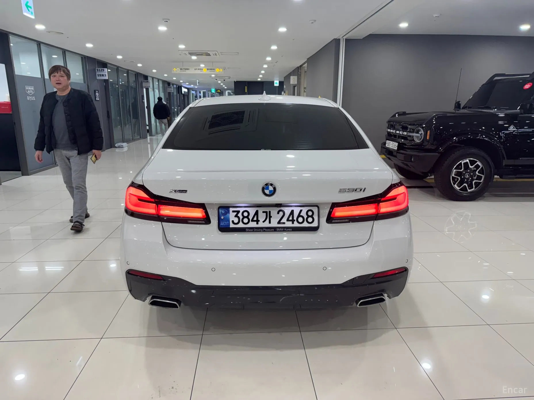 BMW 5 Series (G30) превью 4