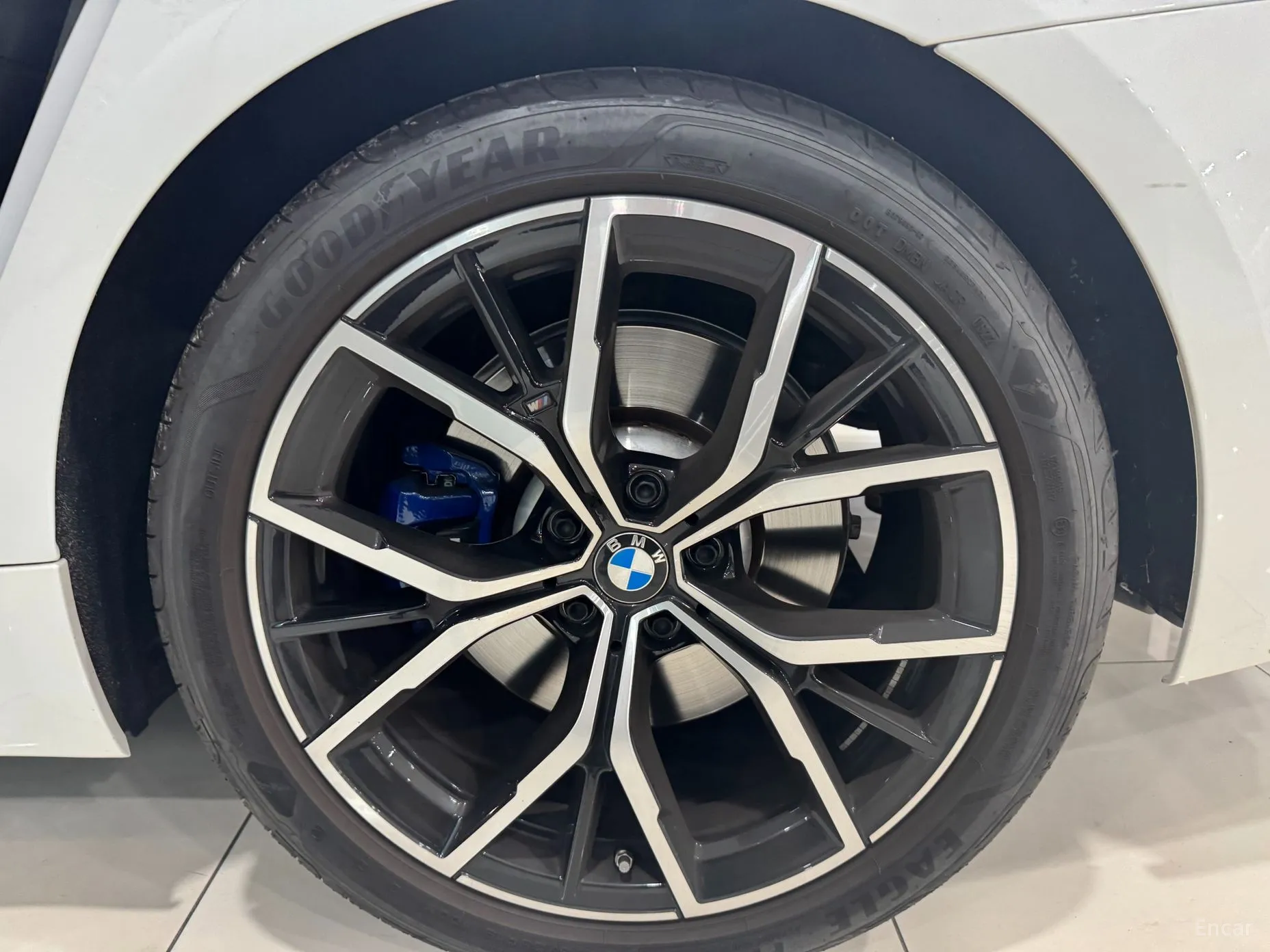 BMW 5 Series (G30) превью 5
