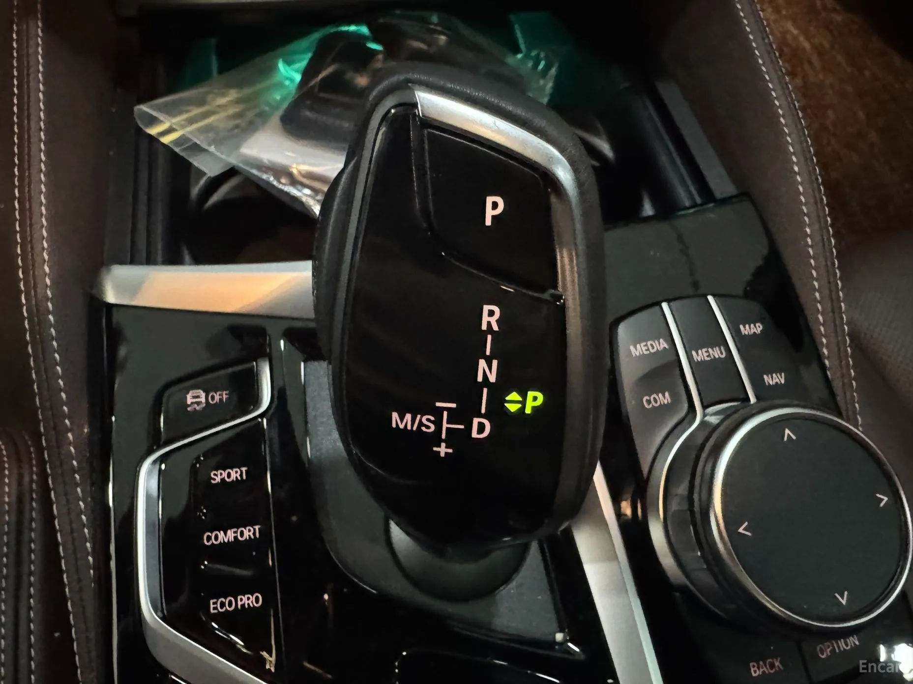 BMW 5 Series (G30) превью 9