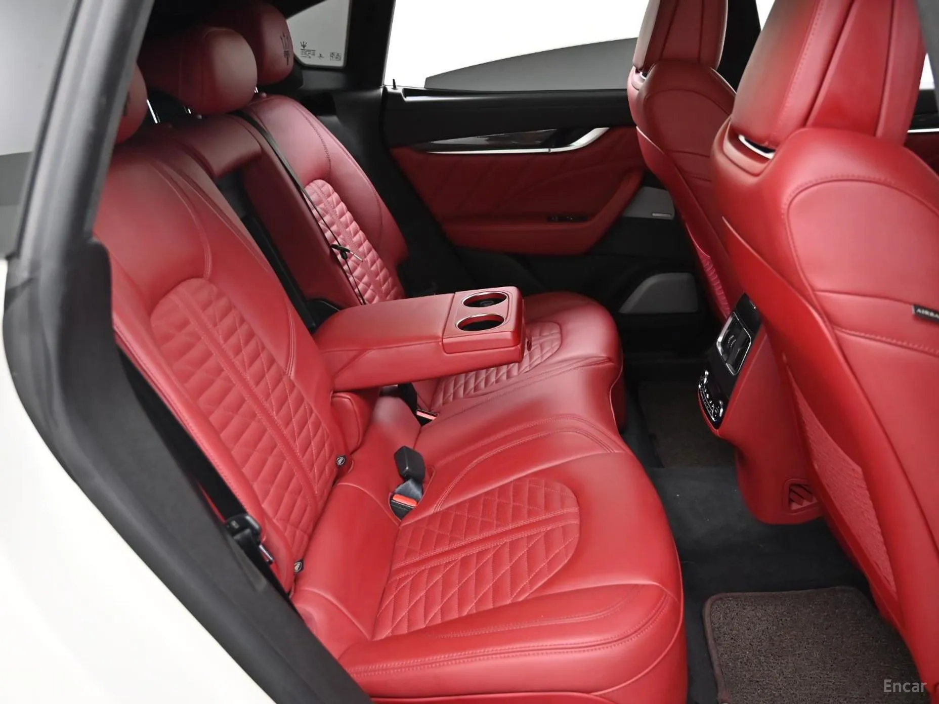 Maserati Levante превью 13