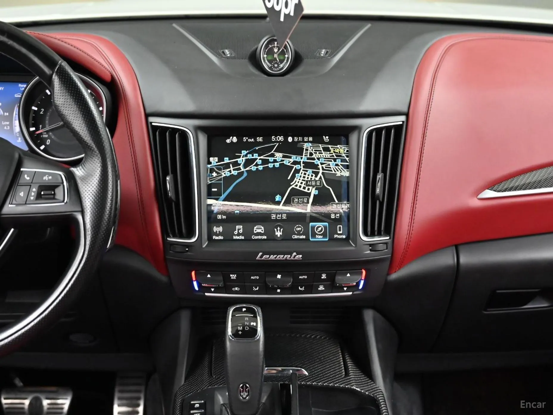Maserati Levante превью 15