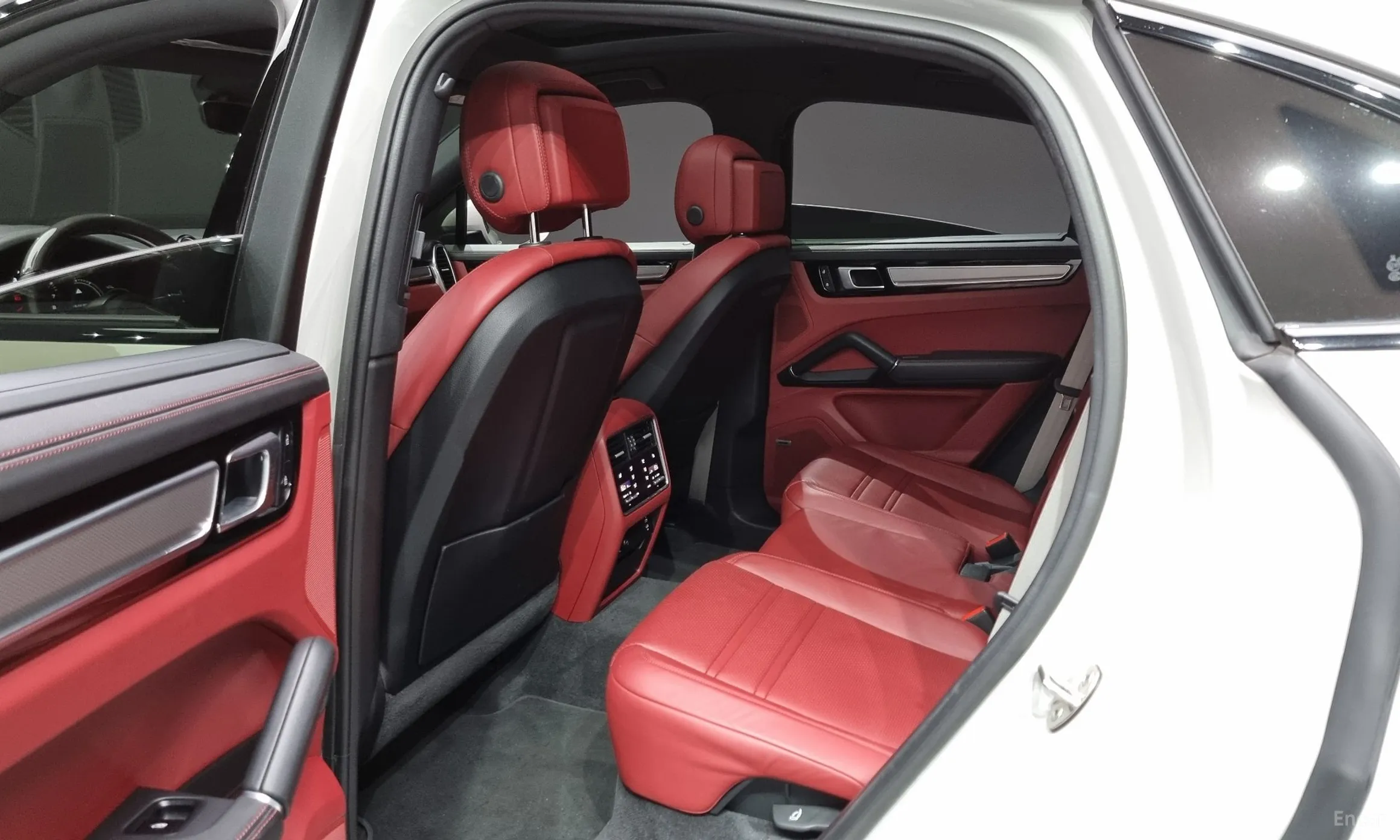 Porsche Cayenne (PO536) превью 12