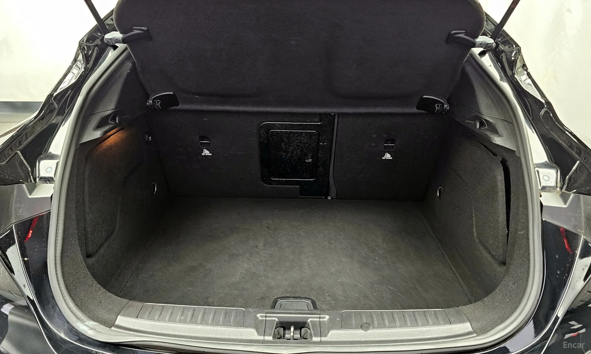 Infiniti Q30 превью 20