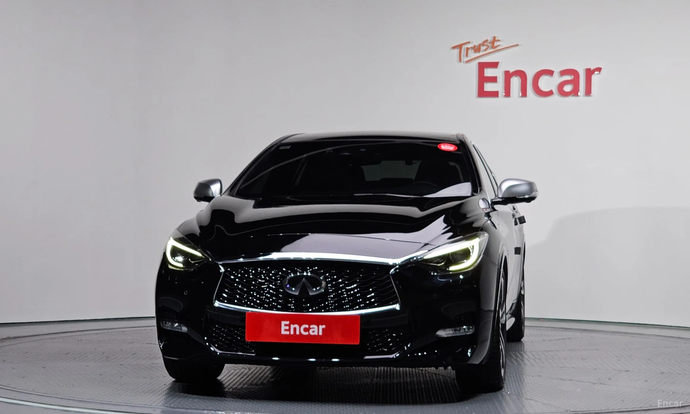 Infiniti Q30 превью 3