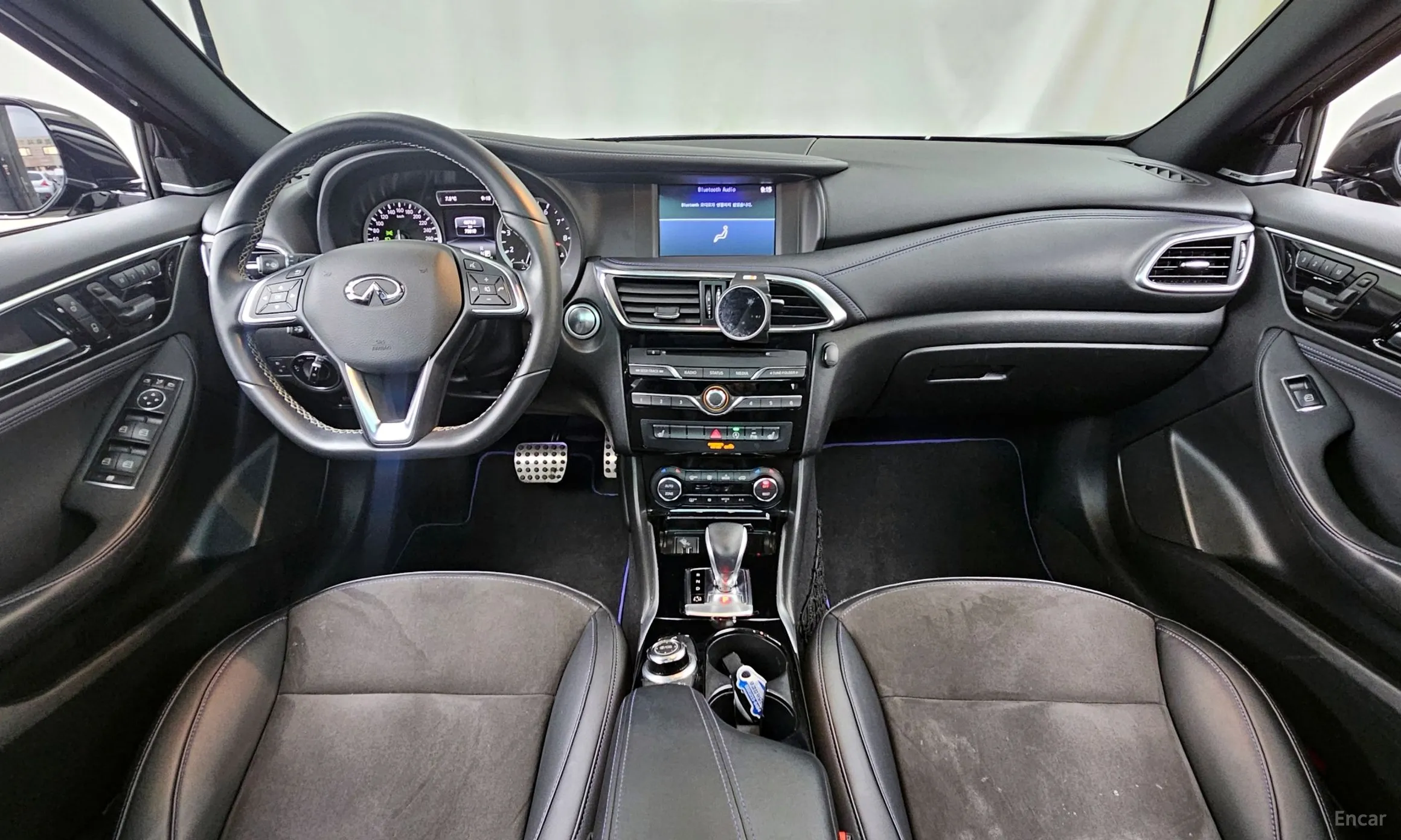 Infiniti Q30 превью 7