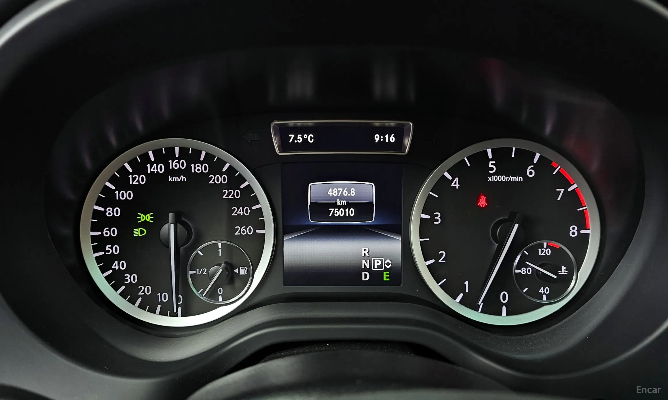 Infiniti Q30 превью 8