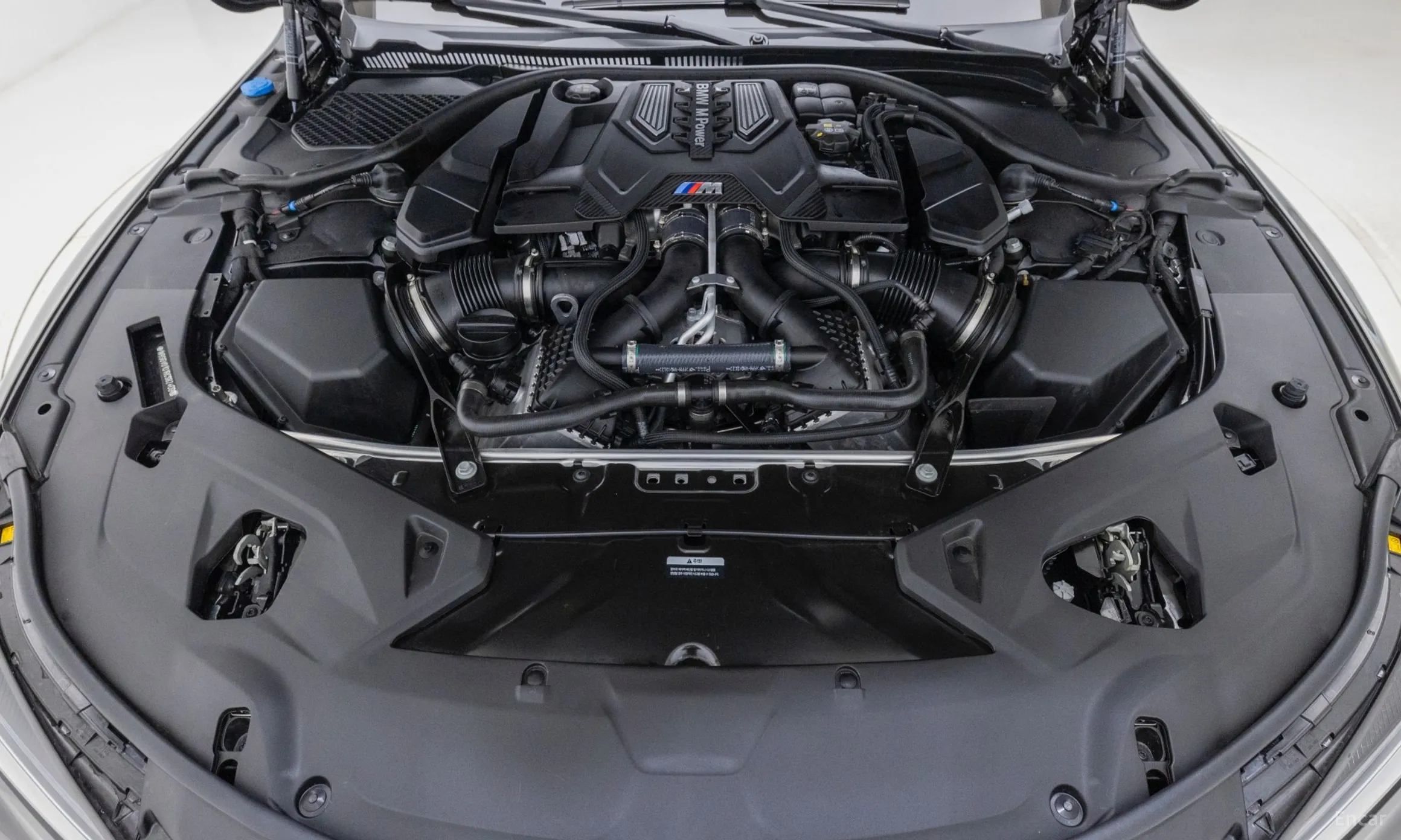BMW M8 (G15) превью 6