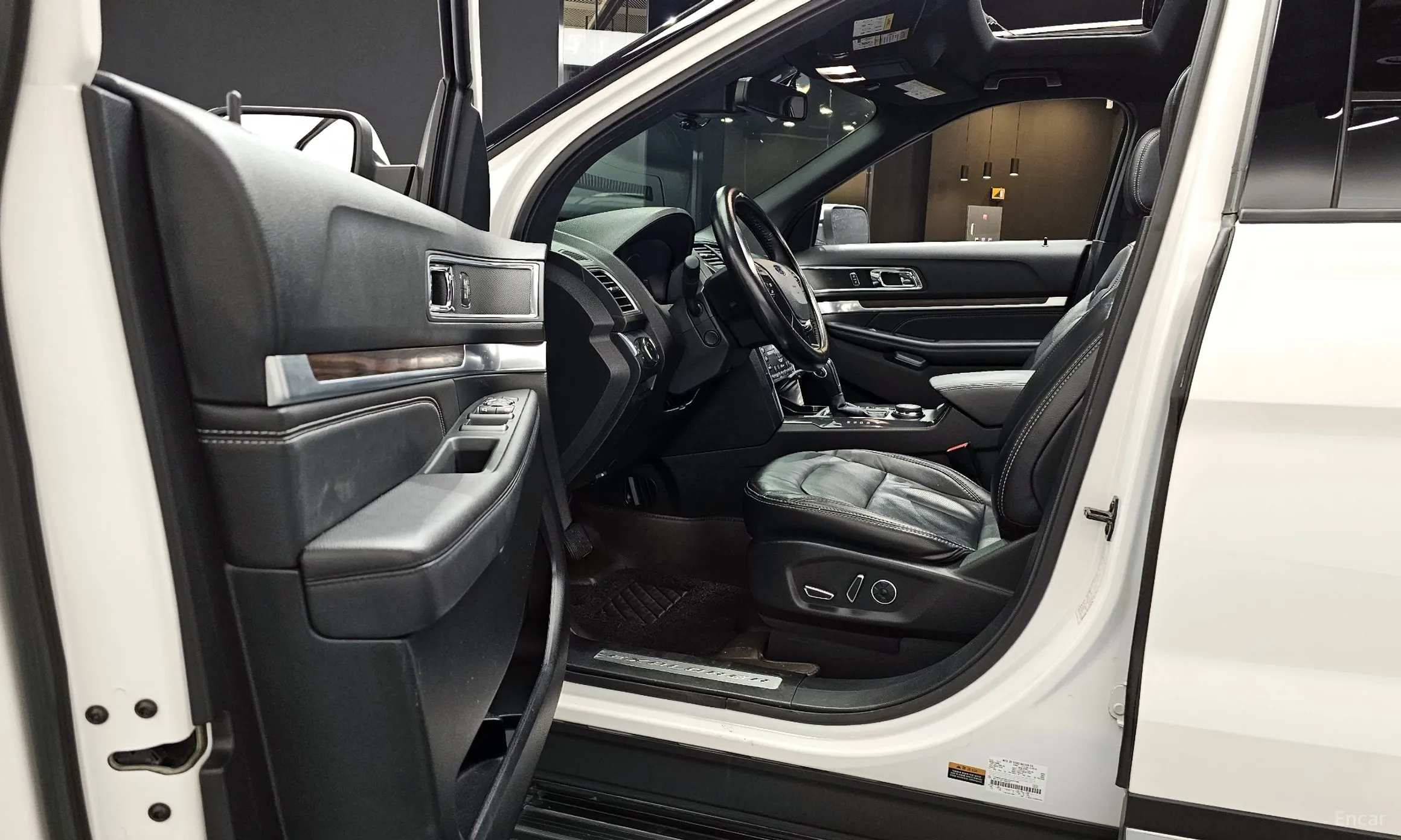 Ford Explorer превью 10
