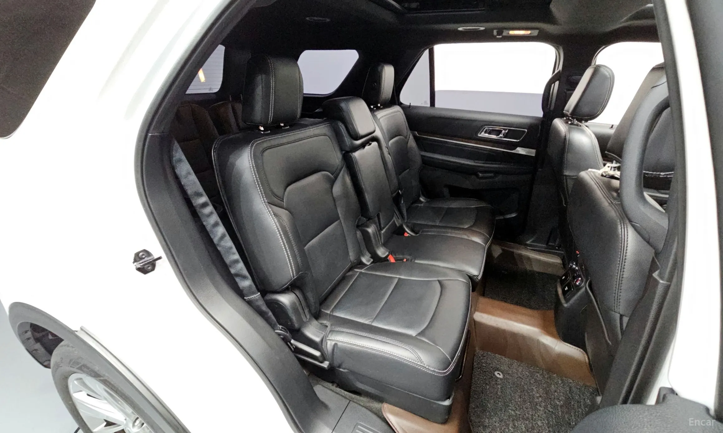 Ford Explorer превью 11