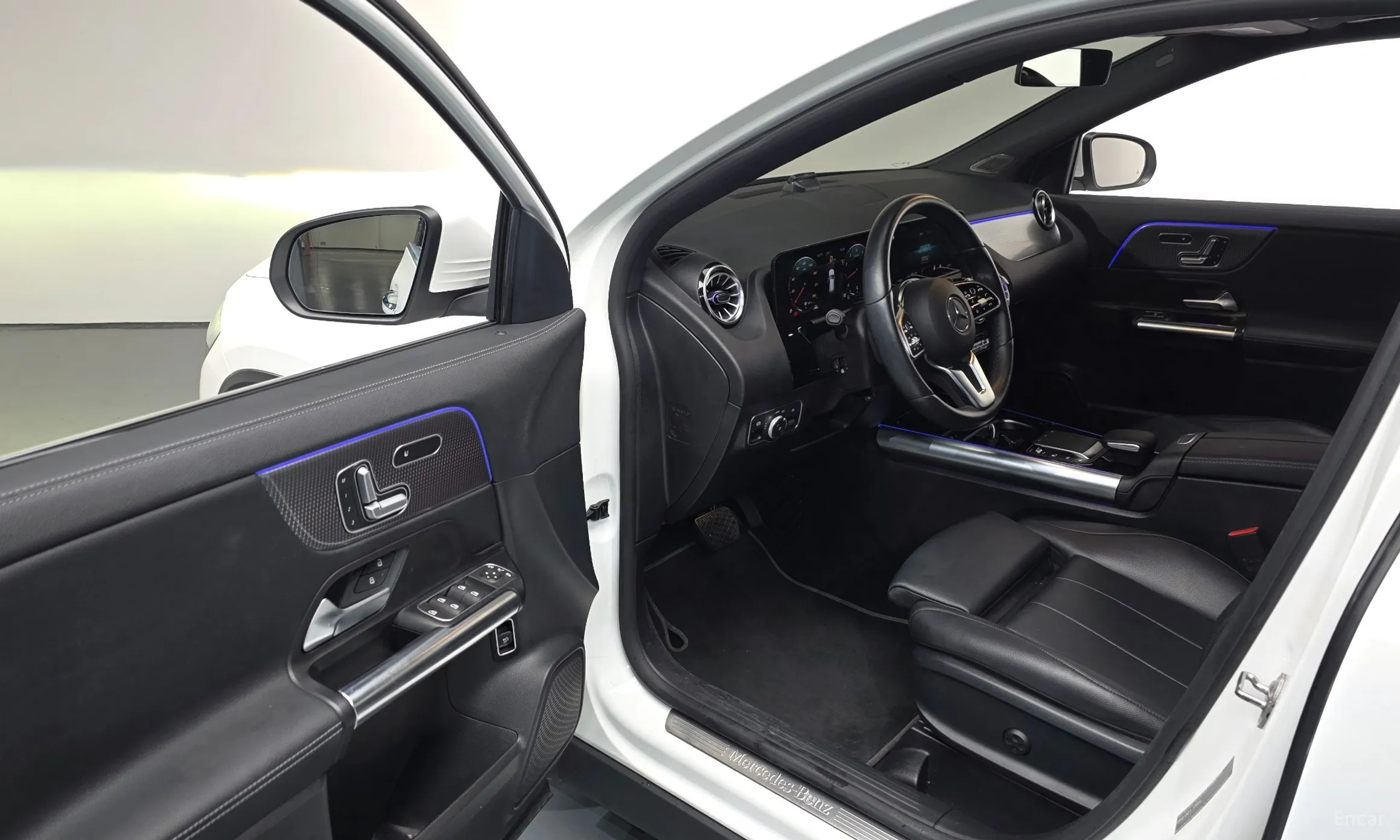 Mercedes Benz GLA-Class H247 превью 11