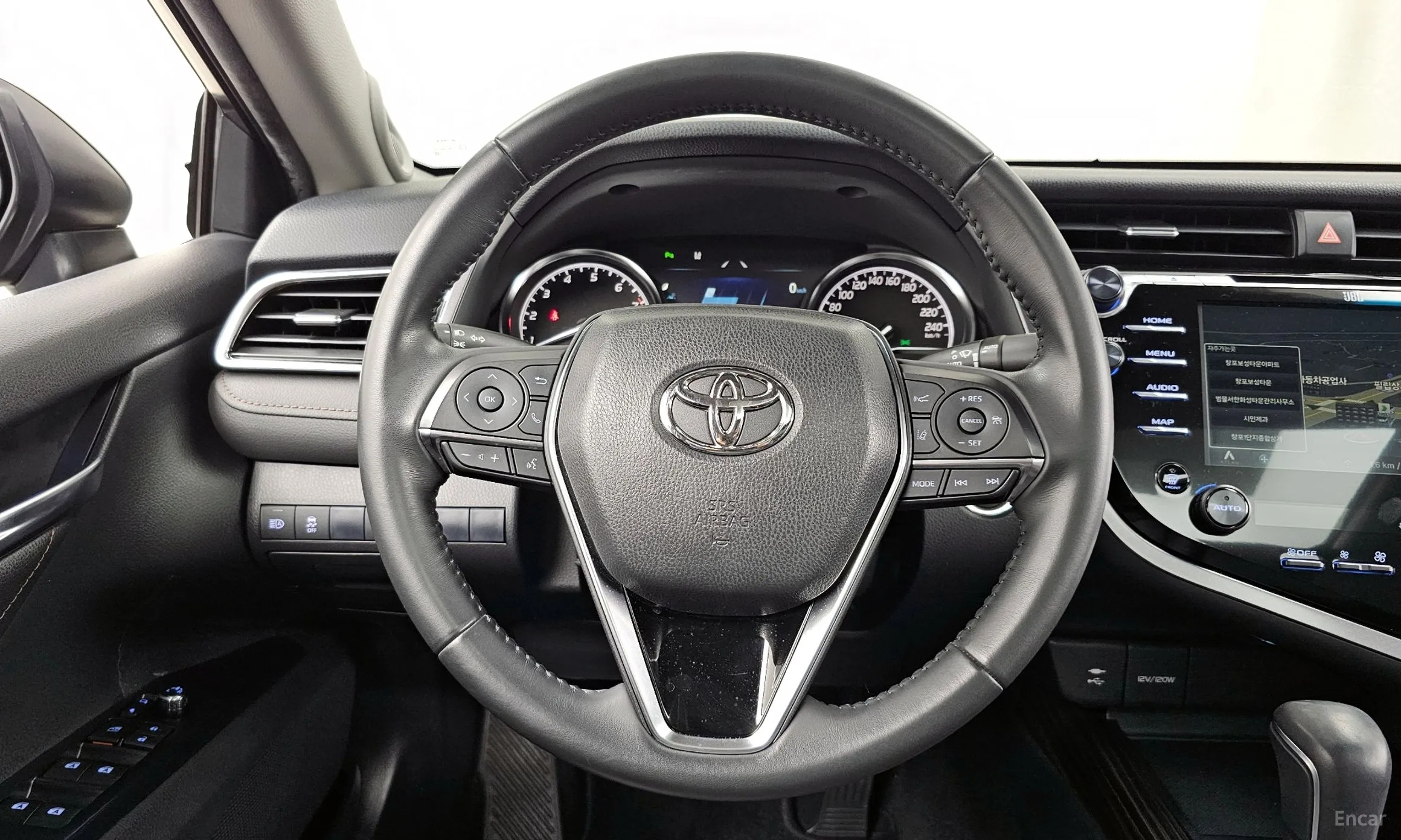 Toyota Camry (XV70) превью 13