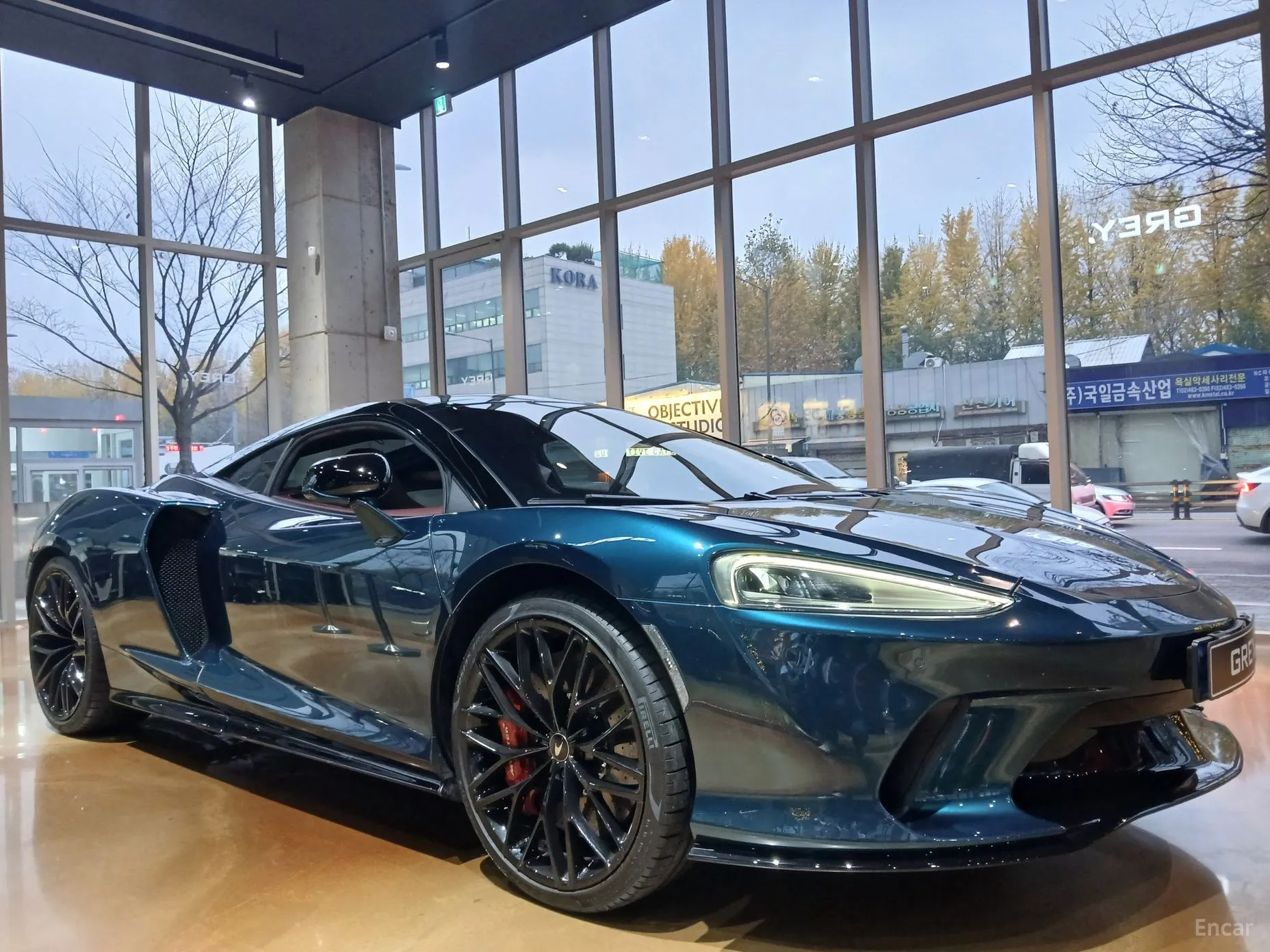 McLaren GT