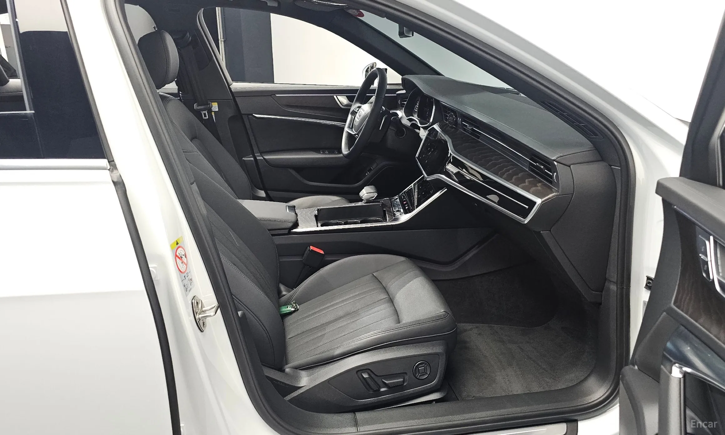 Audi A6 (C8) превью 11
