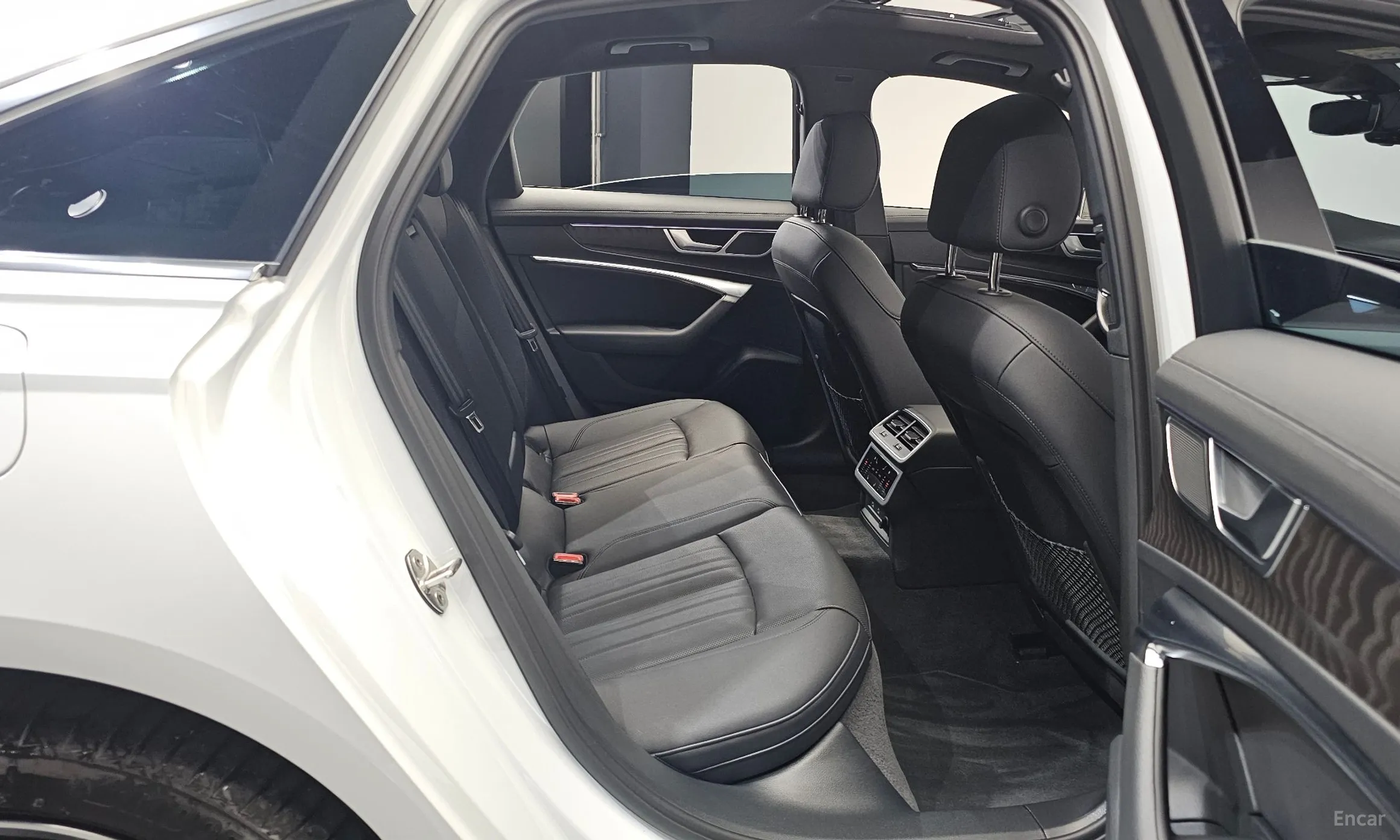 Audi A6 (C8) превью 12