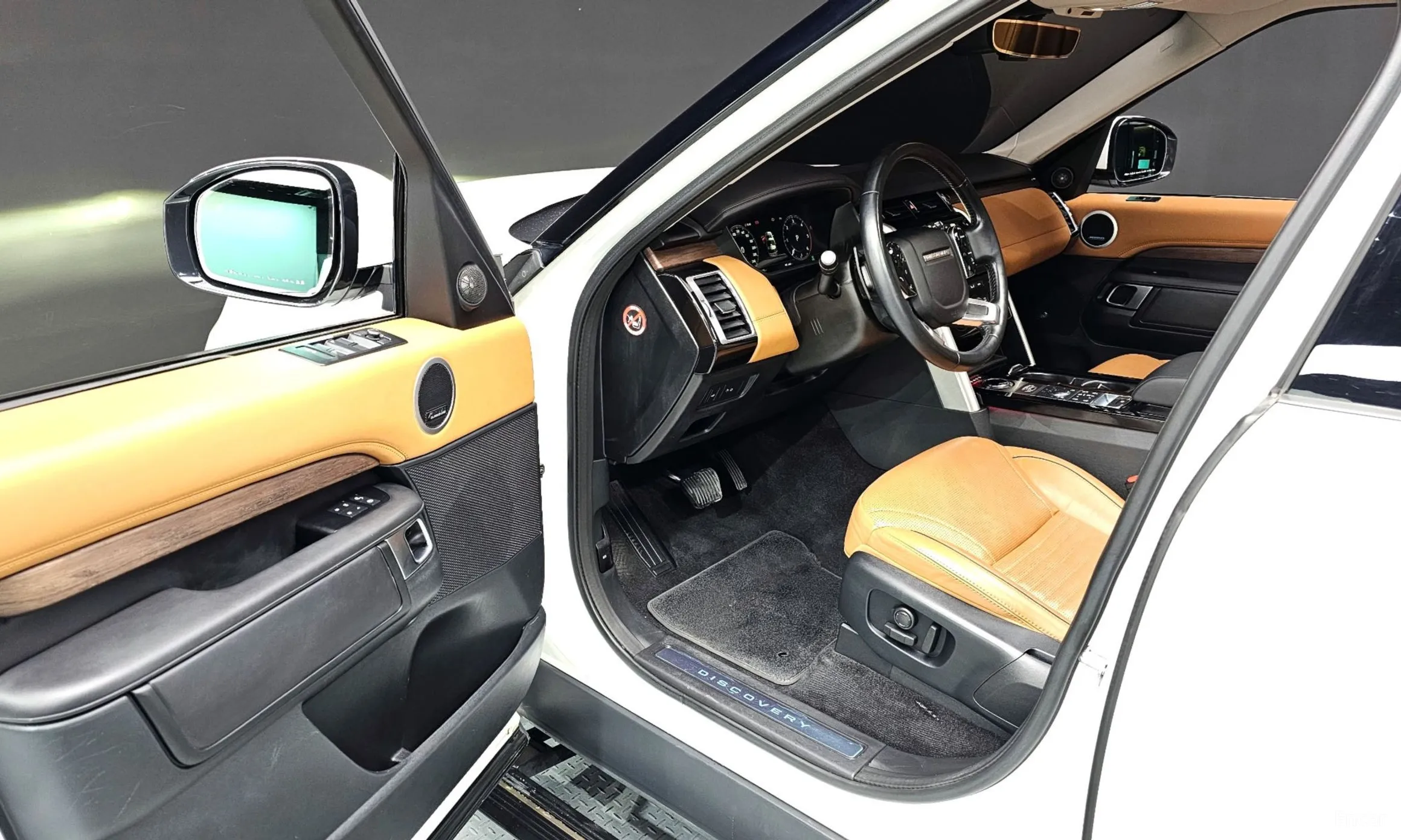 Land Rover Discovery 5 превью 10