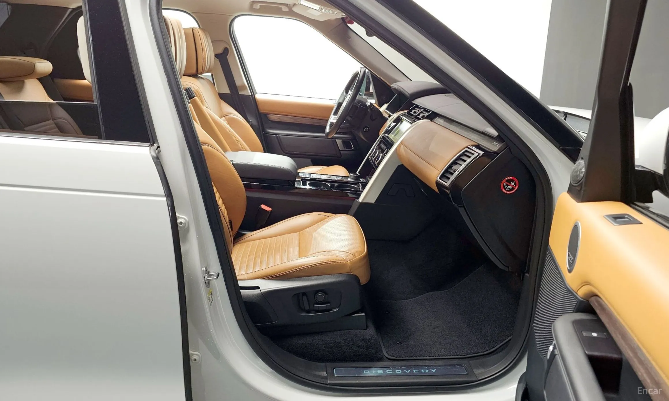 Land Rover Discovery 5 превью 11