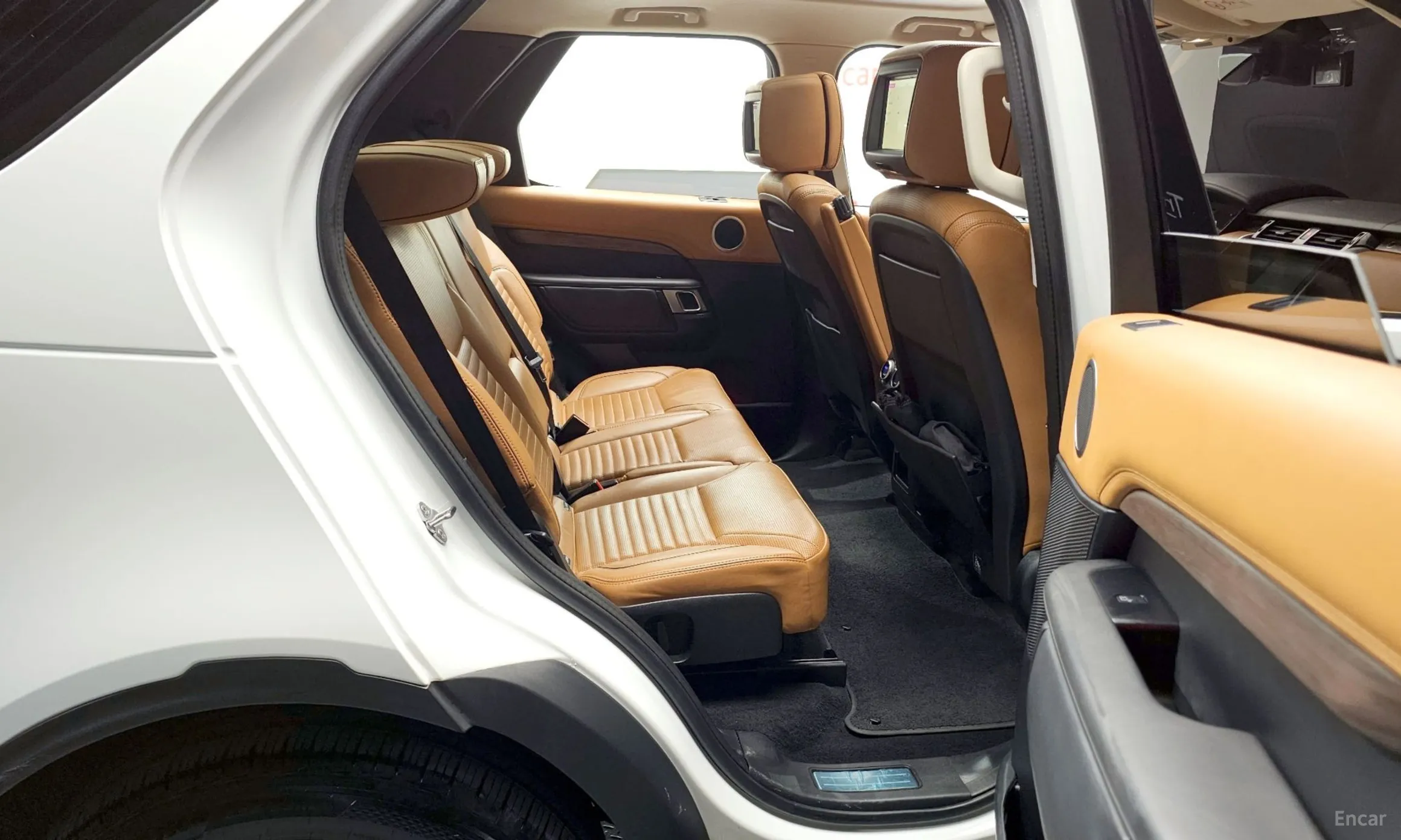 Land Rover Discovery 5 превью 12