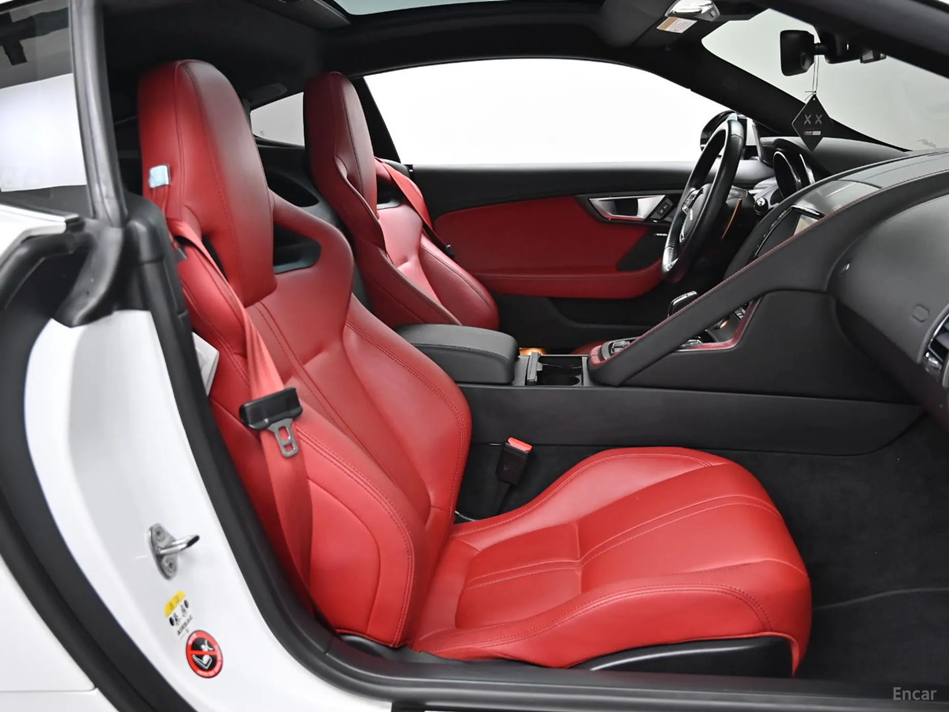 Jaguar F-TYPE превью 11