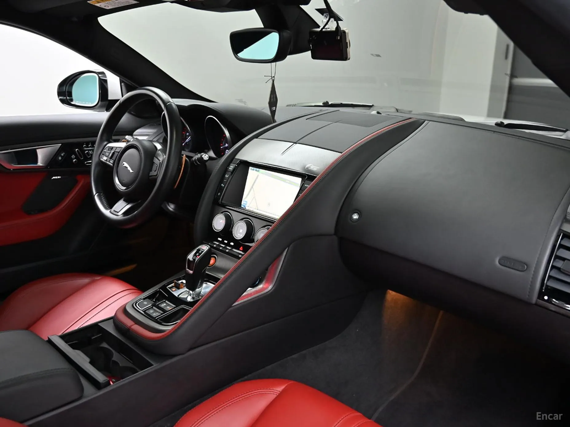 Jaguar F-TYPE превью 8