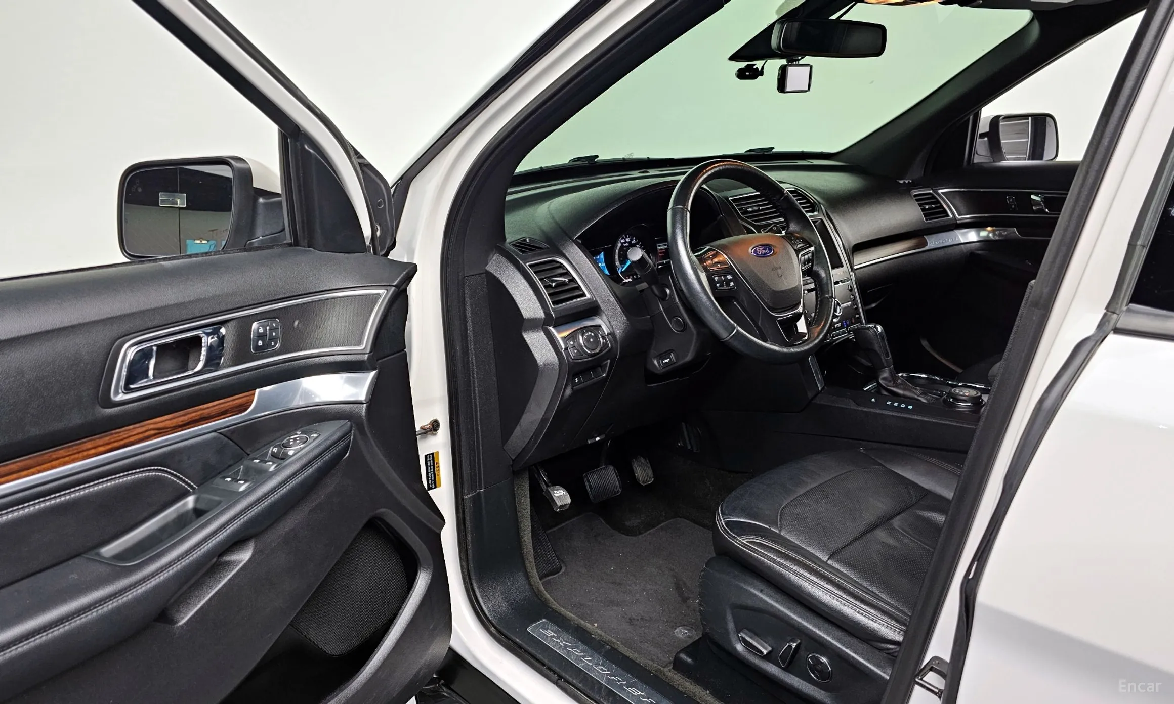 Ford Explorer превью 10