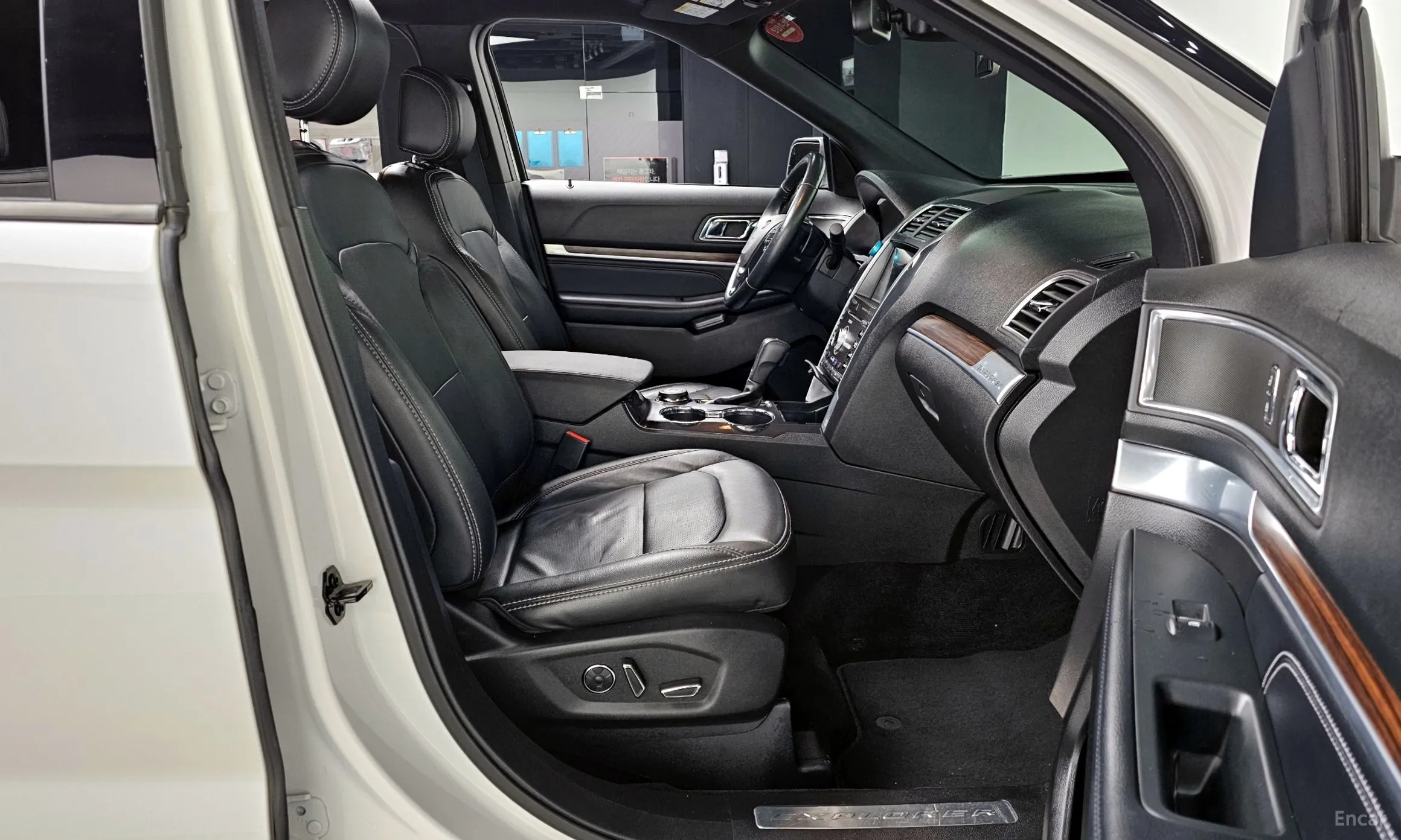 Ford Explorer превью 11