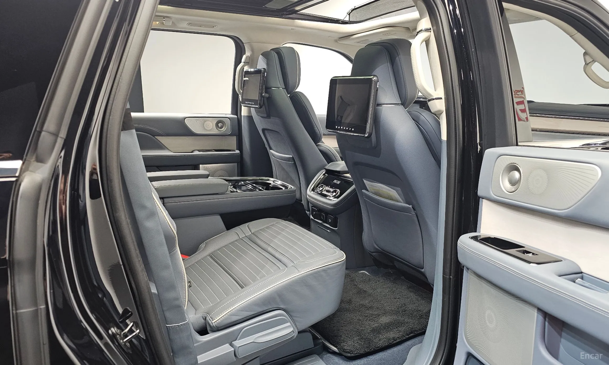 Lincoln Navigator 4th generation превью 12