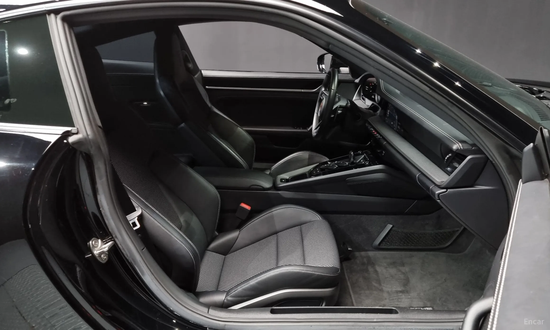 Porsche 911 (992) превью 11