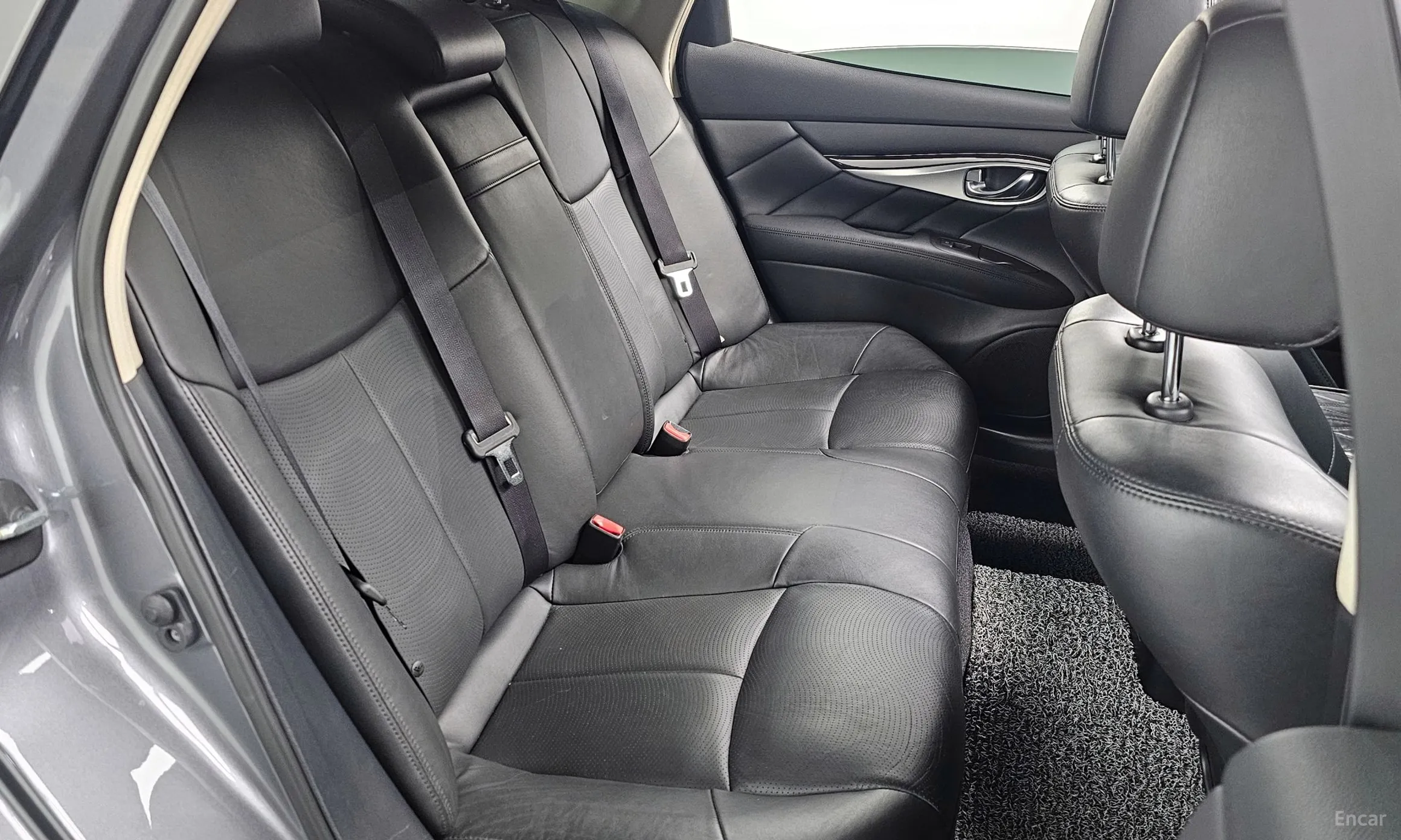 Infiniti Q70 превью 12