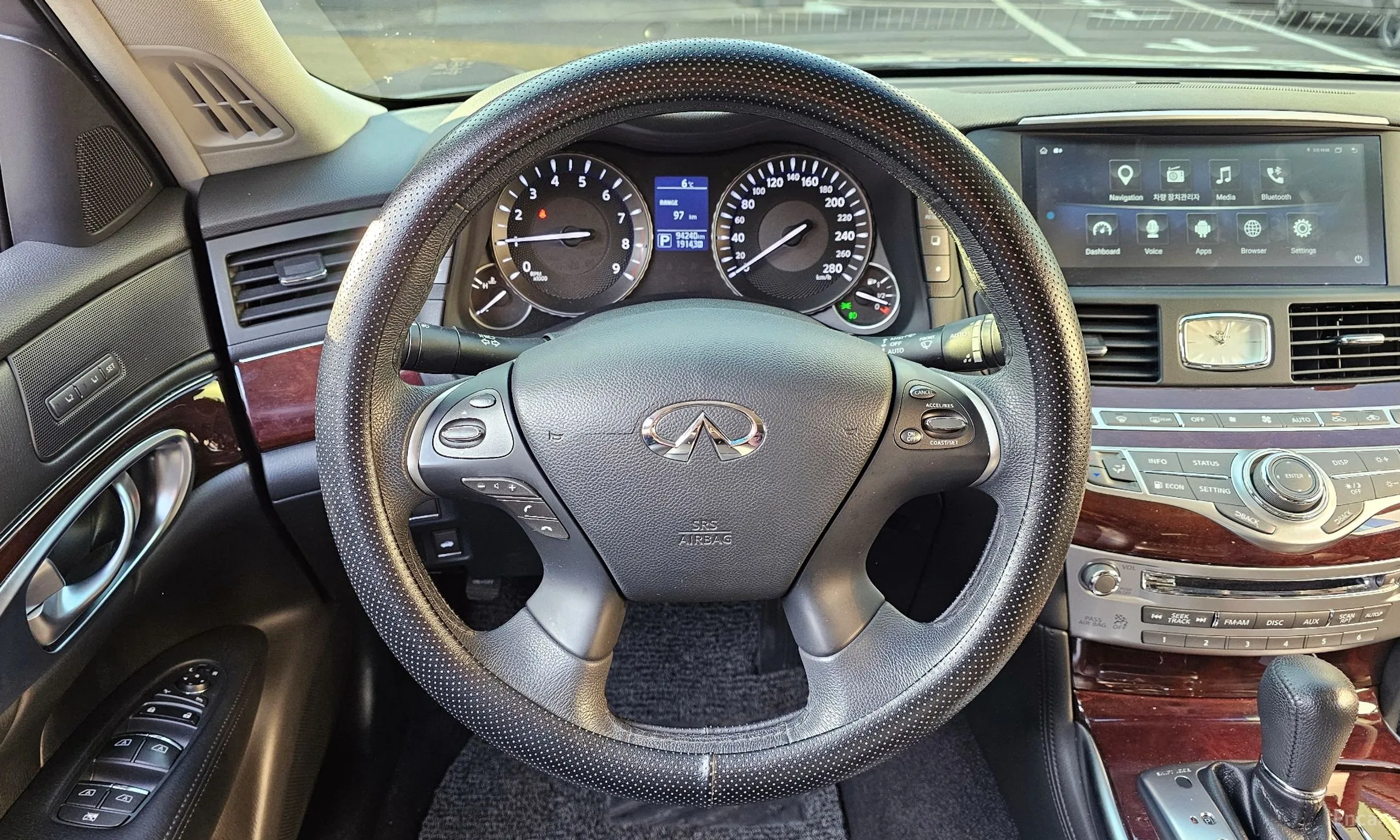 Infiniti Q70 превью 13