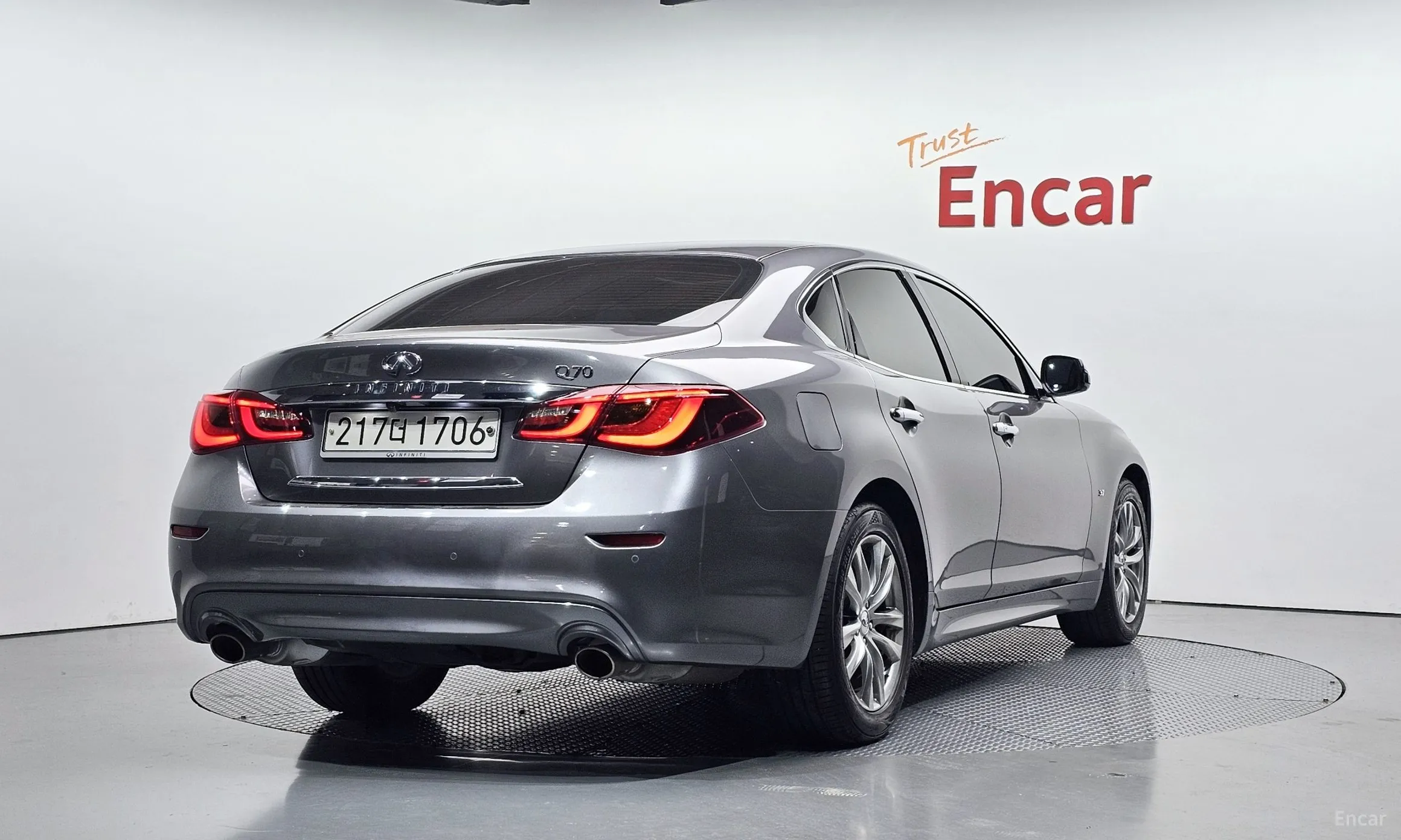 Infiniti Q70