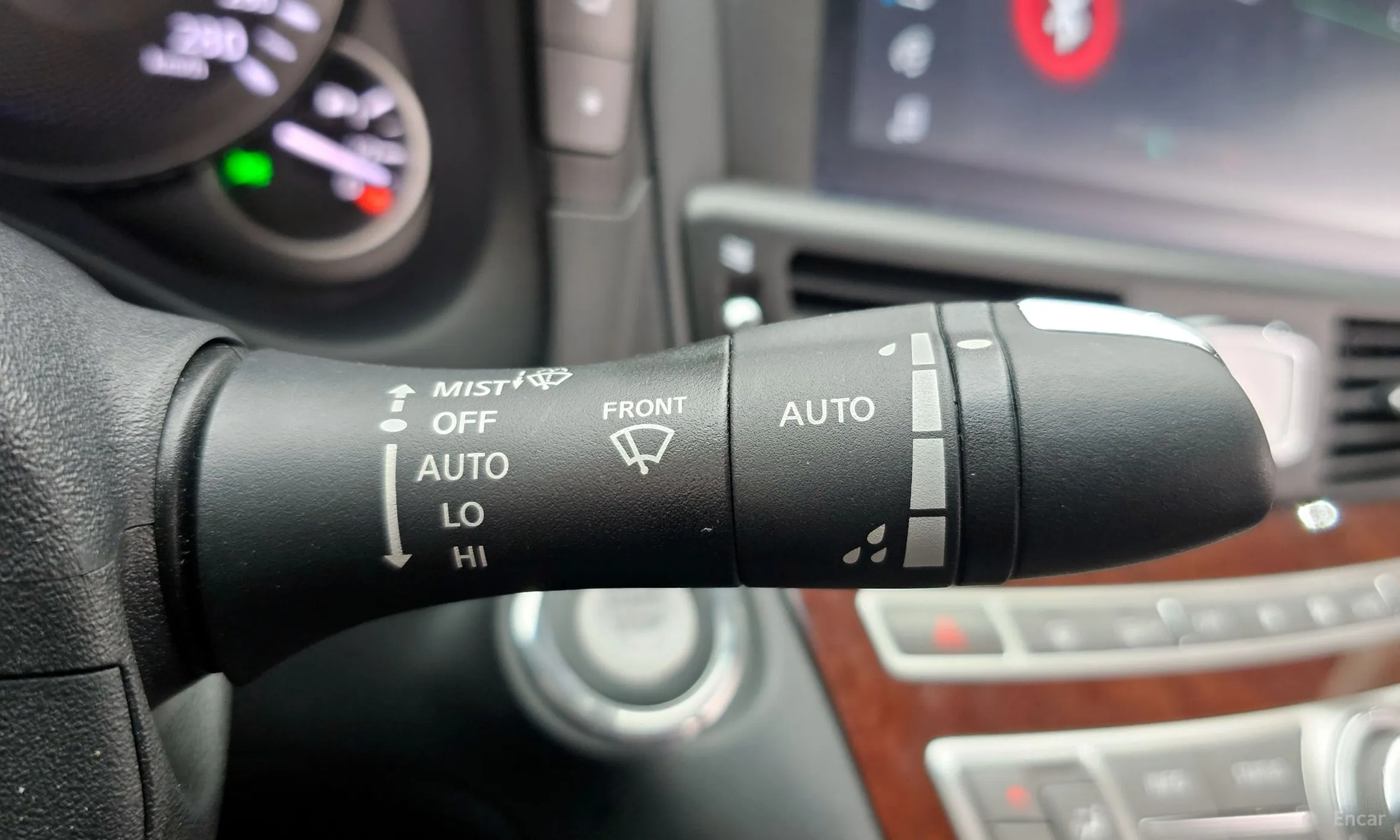 Infiniti Q70 превью 17